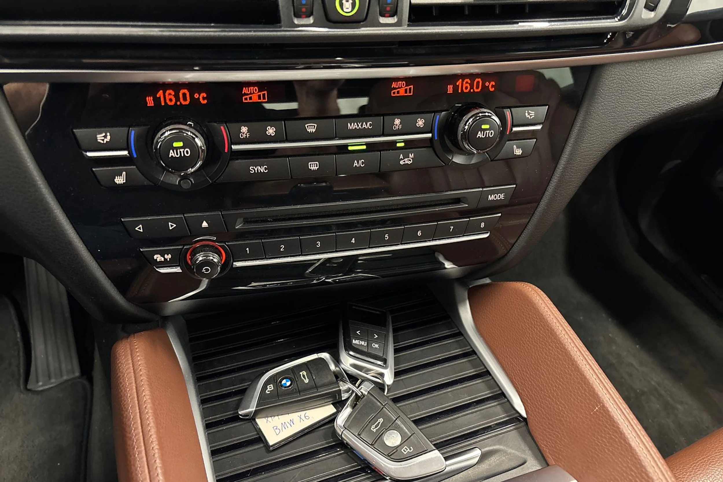ruskea (beige) BMW X6 2014 kuva 14.