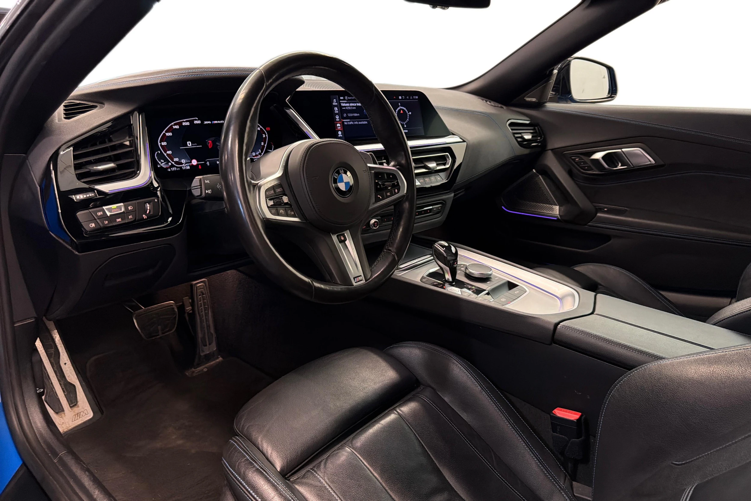 sininen BMW Z4 2019 kuva 6.