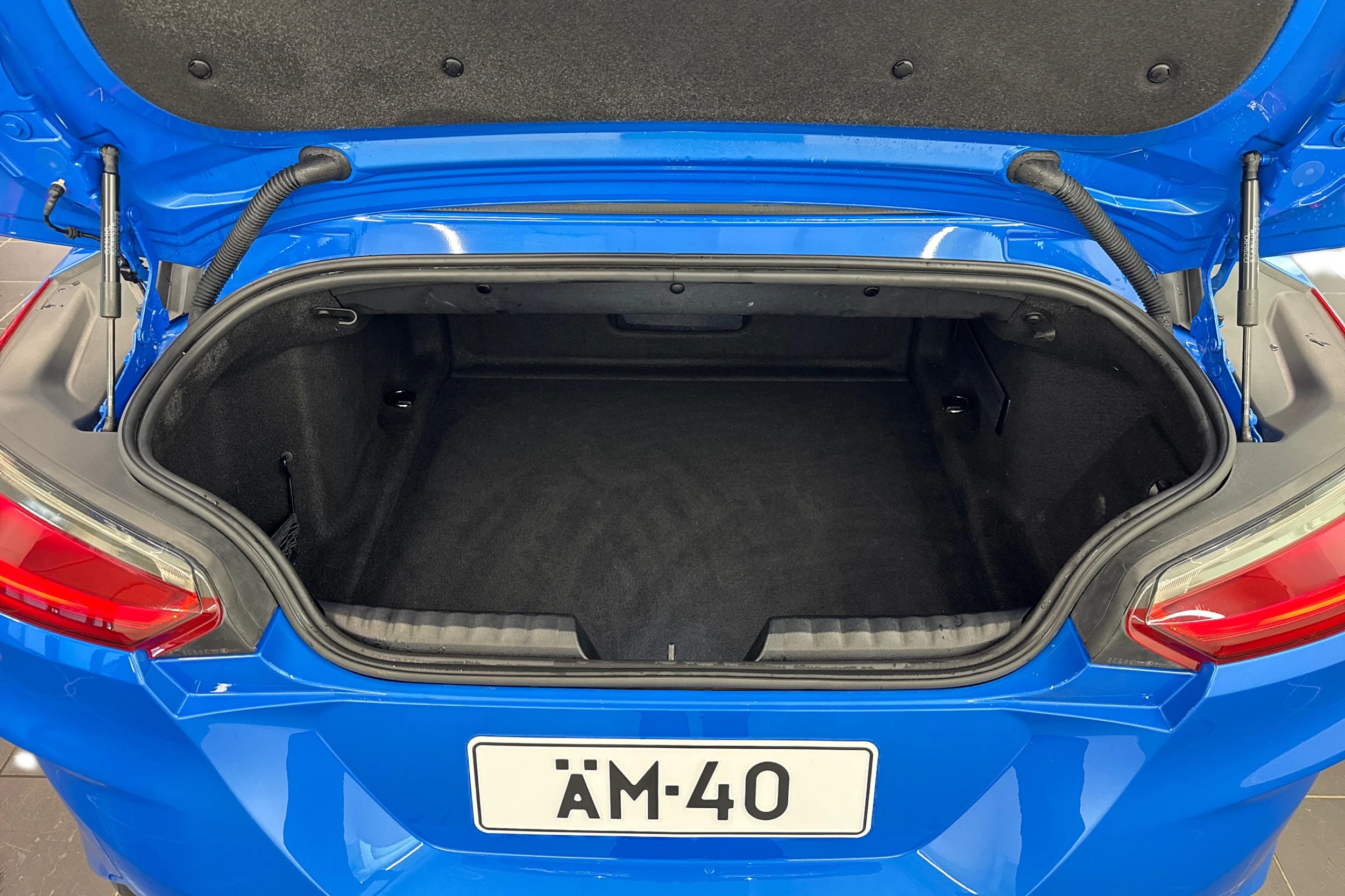 sininen BMW Z4 2019 kuva 8.