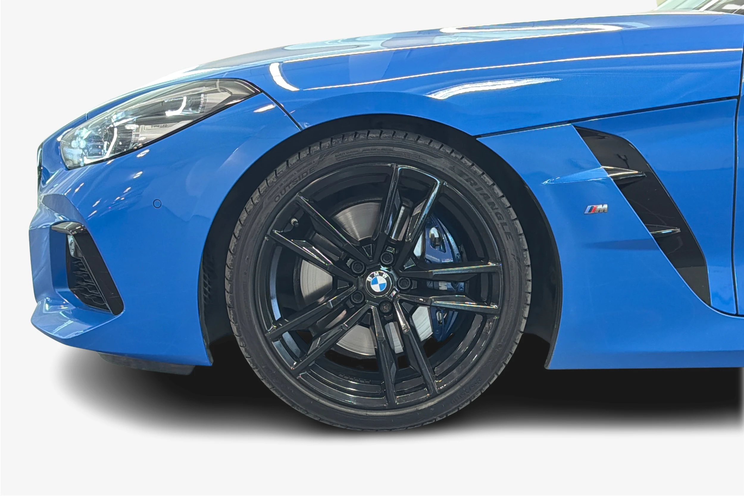 sininen BMW Z4 2019 kuva 9.