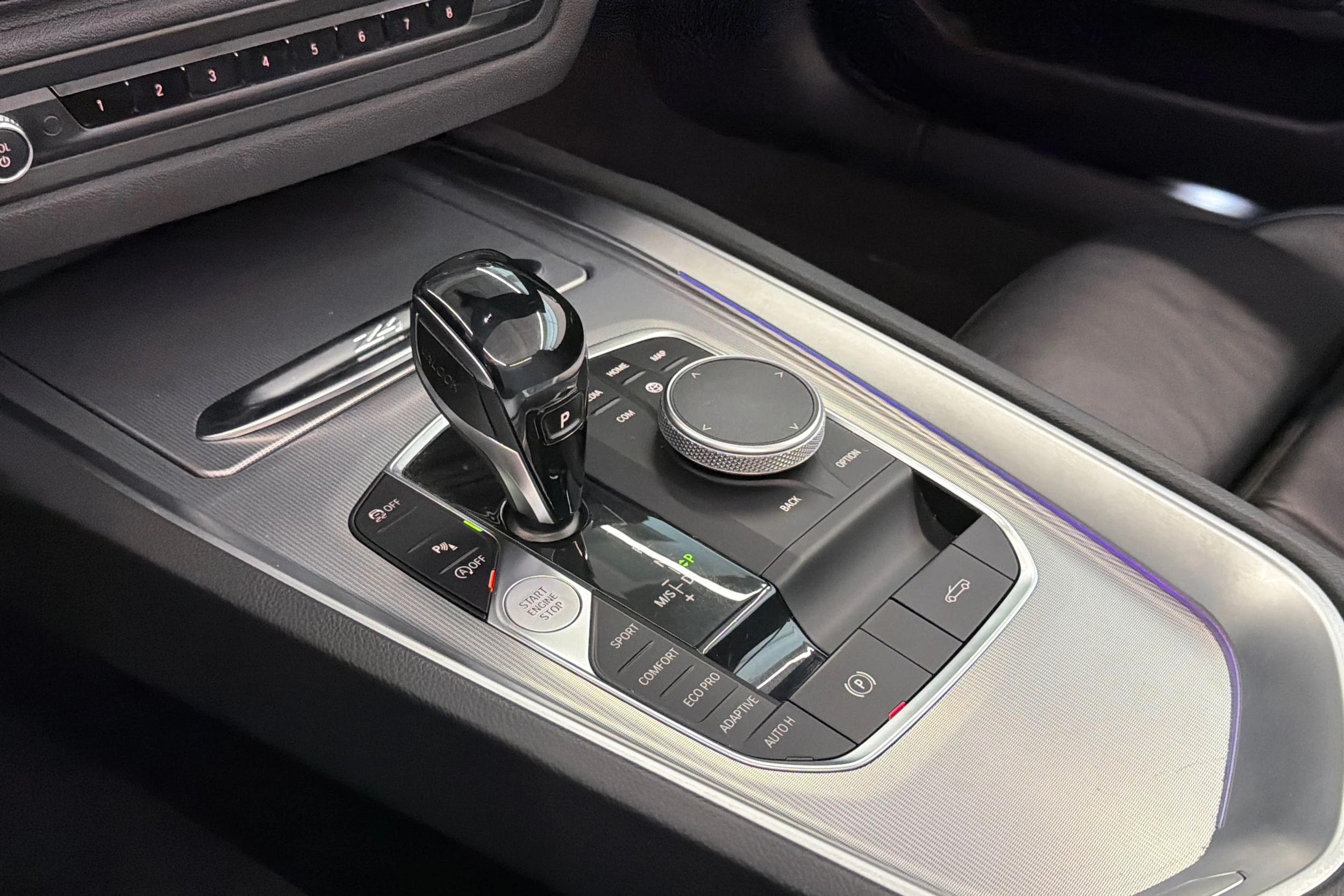sininen BMW Z4 2019 kuva 14.
