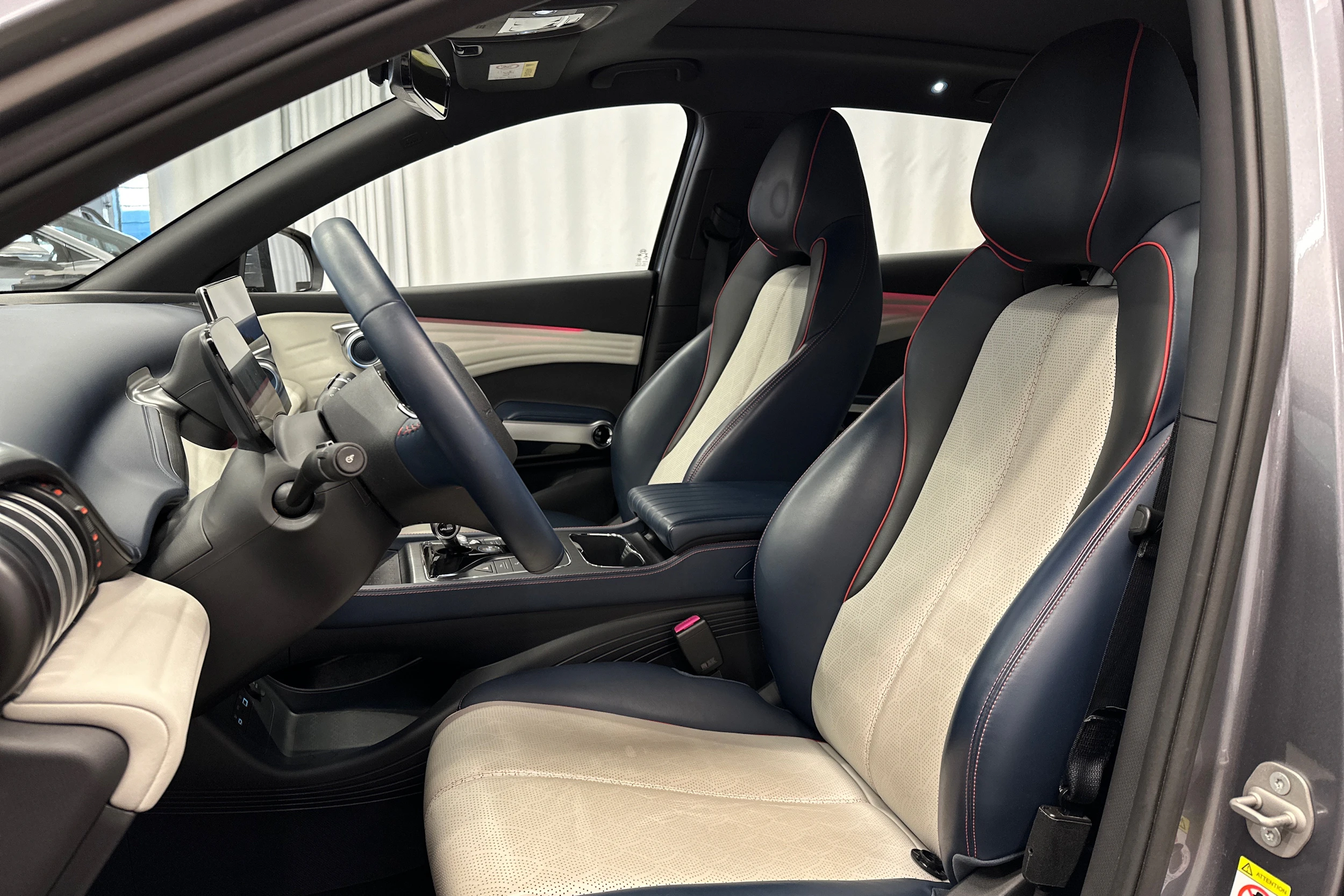 harmaa BYD Atto 3 2022 kuva 12.