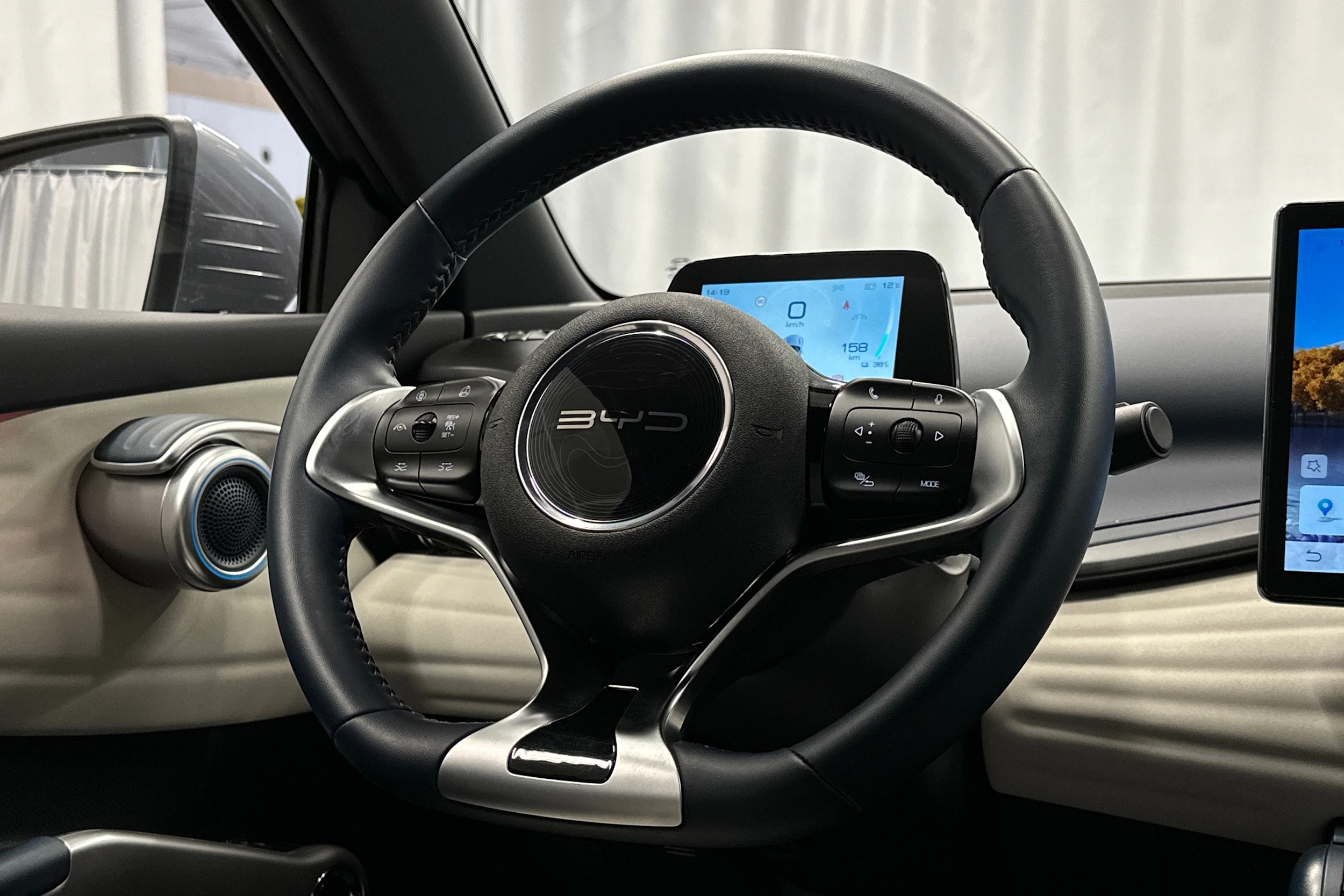 harmaa BYD Atto 3 2022 kuva 14.