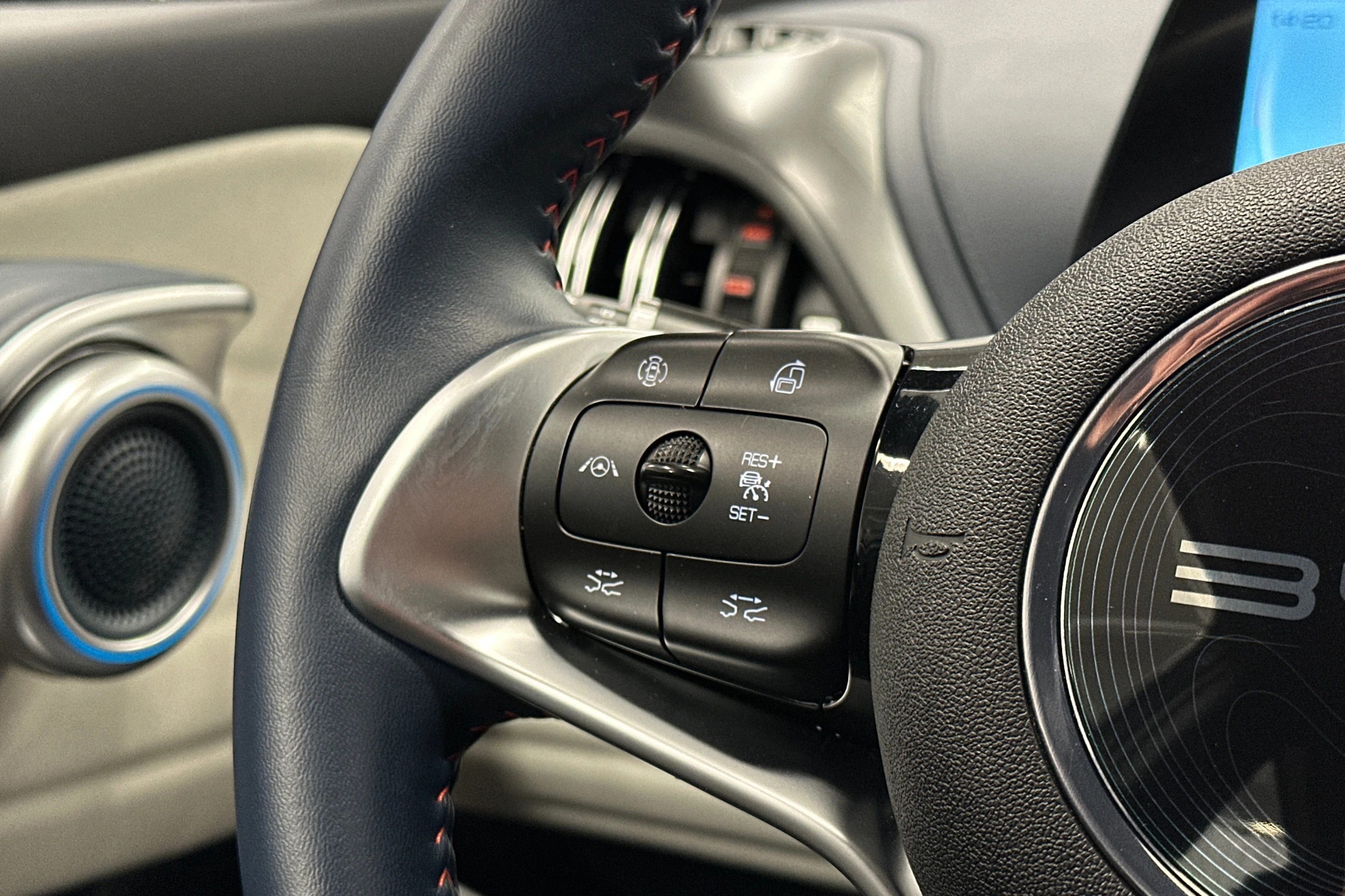 harmaa BYD Atto 3 2022 kuva 15.