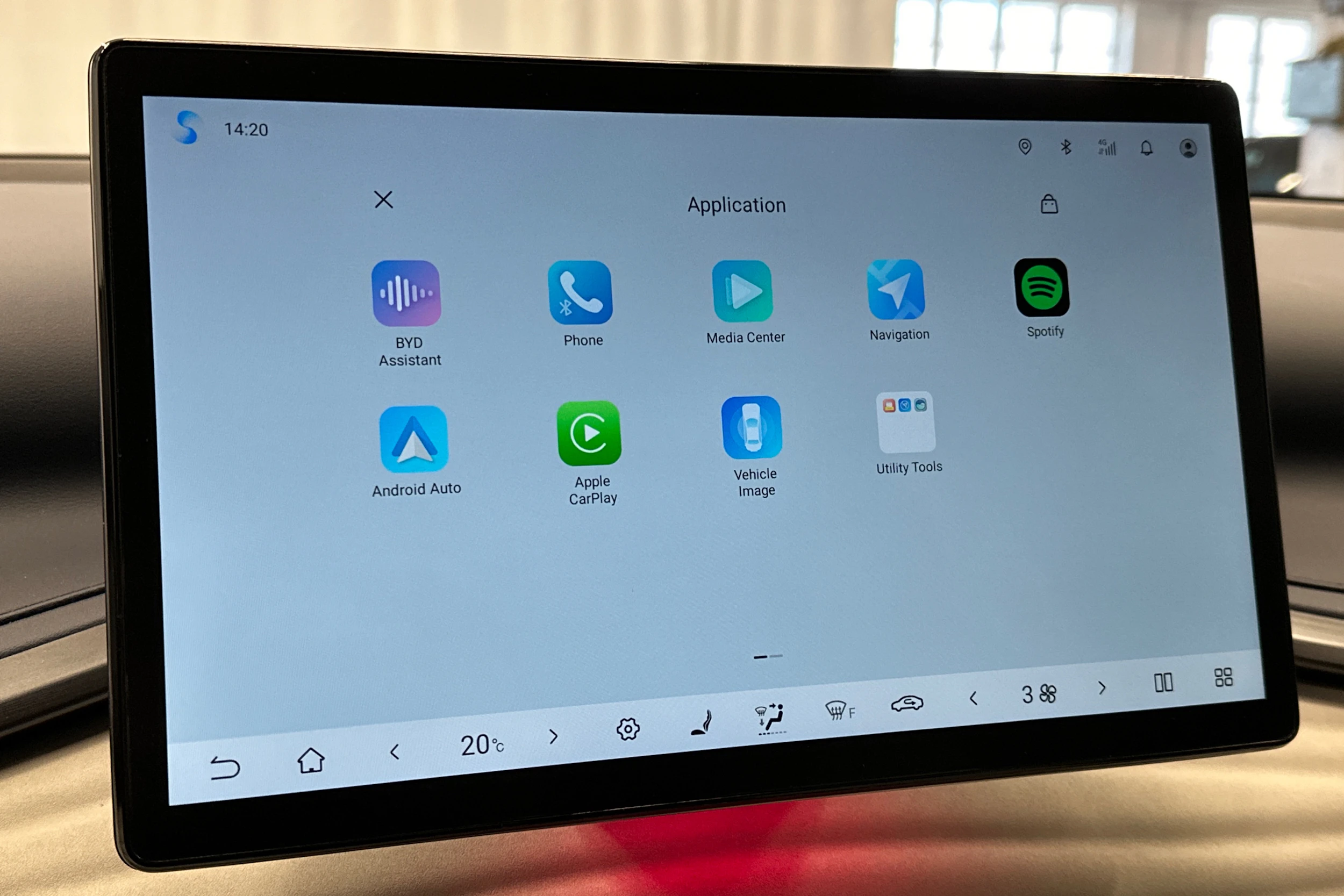 harmaa BYD Atto 3 2022 kuva 18.