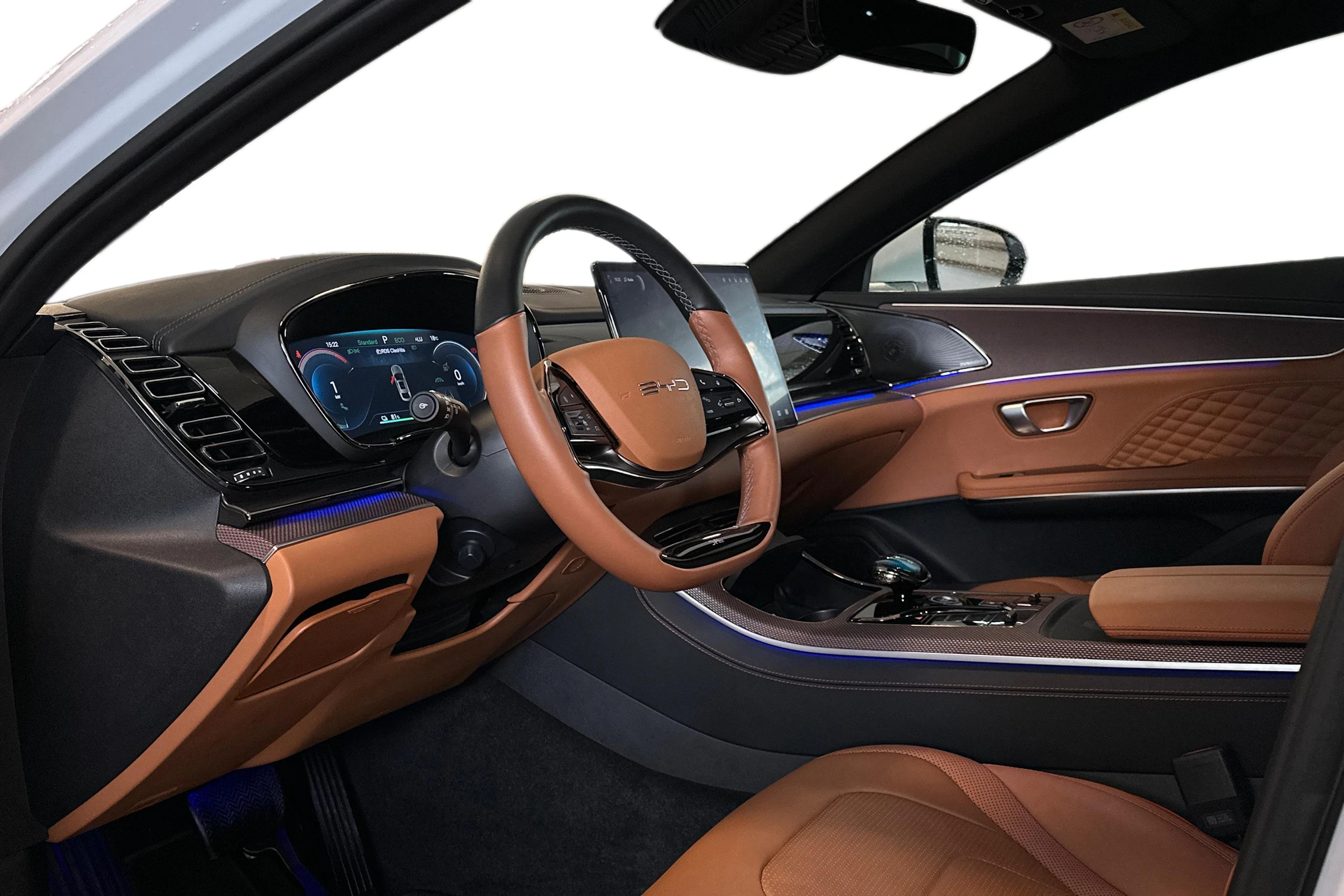 valkoinen BYD Han 2023 kuva 3.