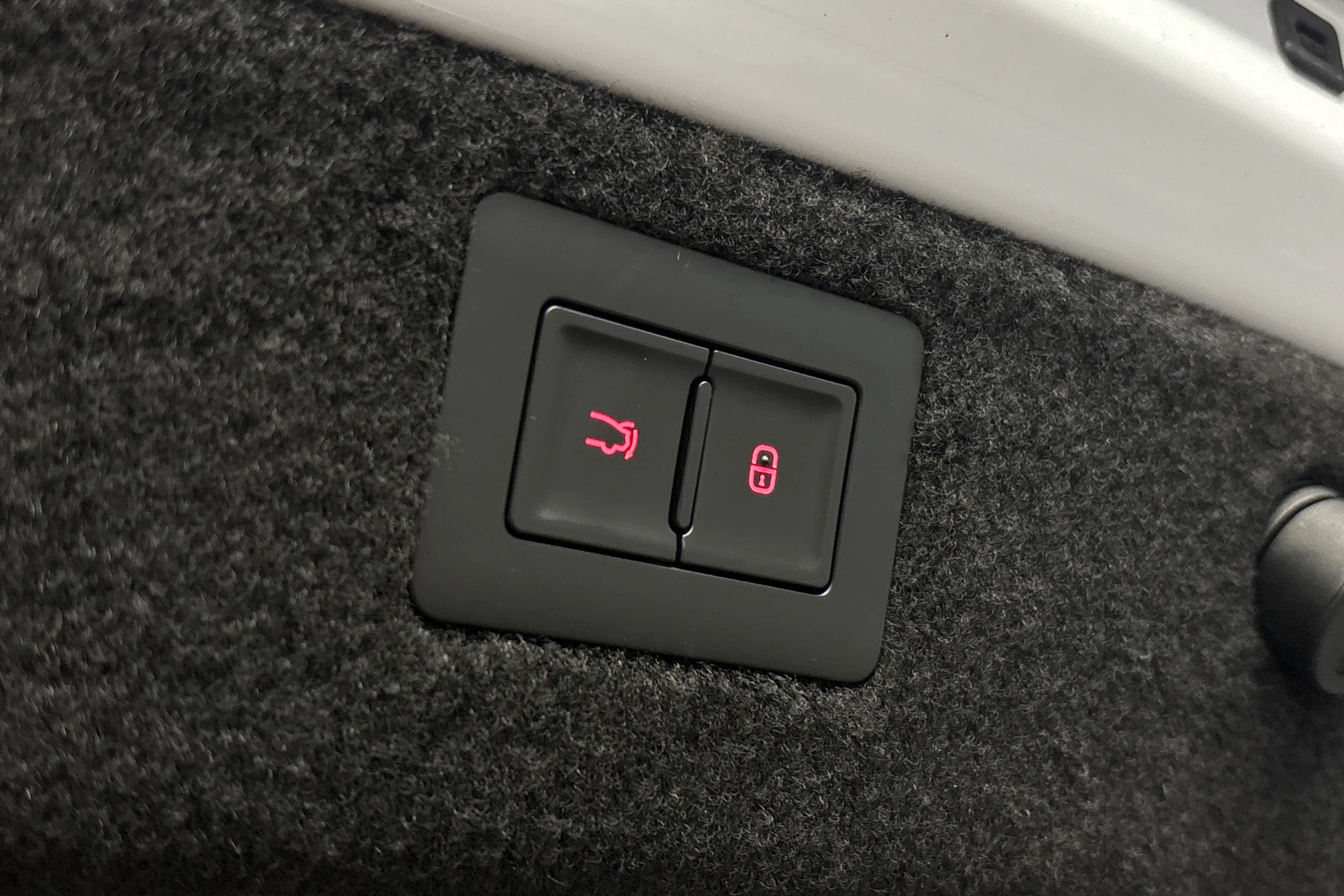 valkoinen BYD Han 2023 kuva 16.
