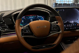 valkoinen BYD Han 2023 kuva 22.