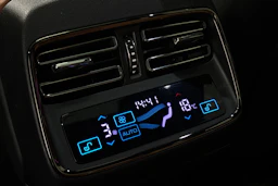 valkoinen BYD Han 2023 kuva 41.
