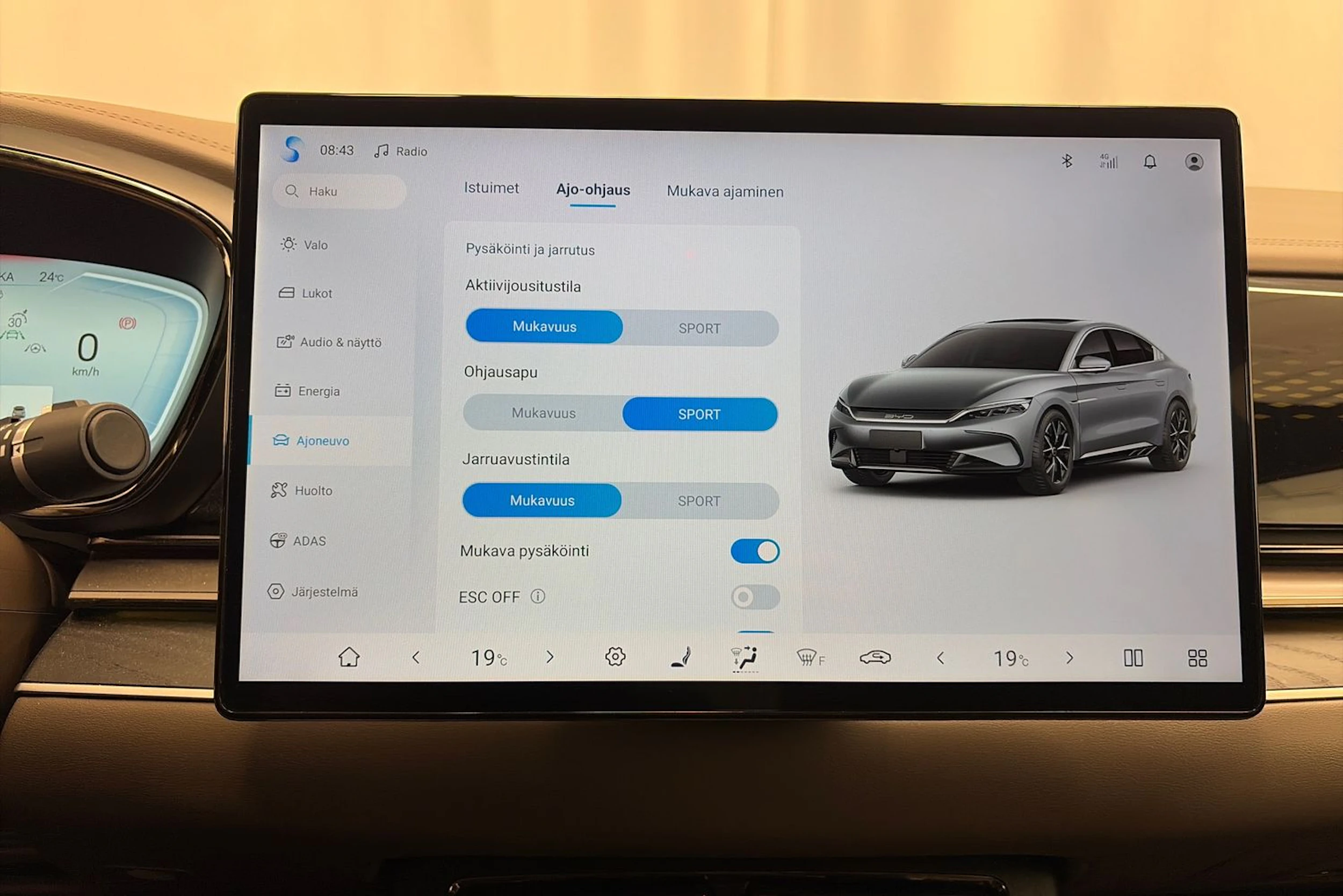 Punainen BYD Han 2023 kuva 27.