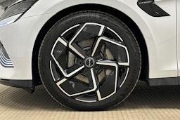 valkoinen BYD Seal 2024 kuva 11.