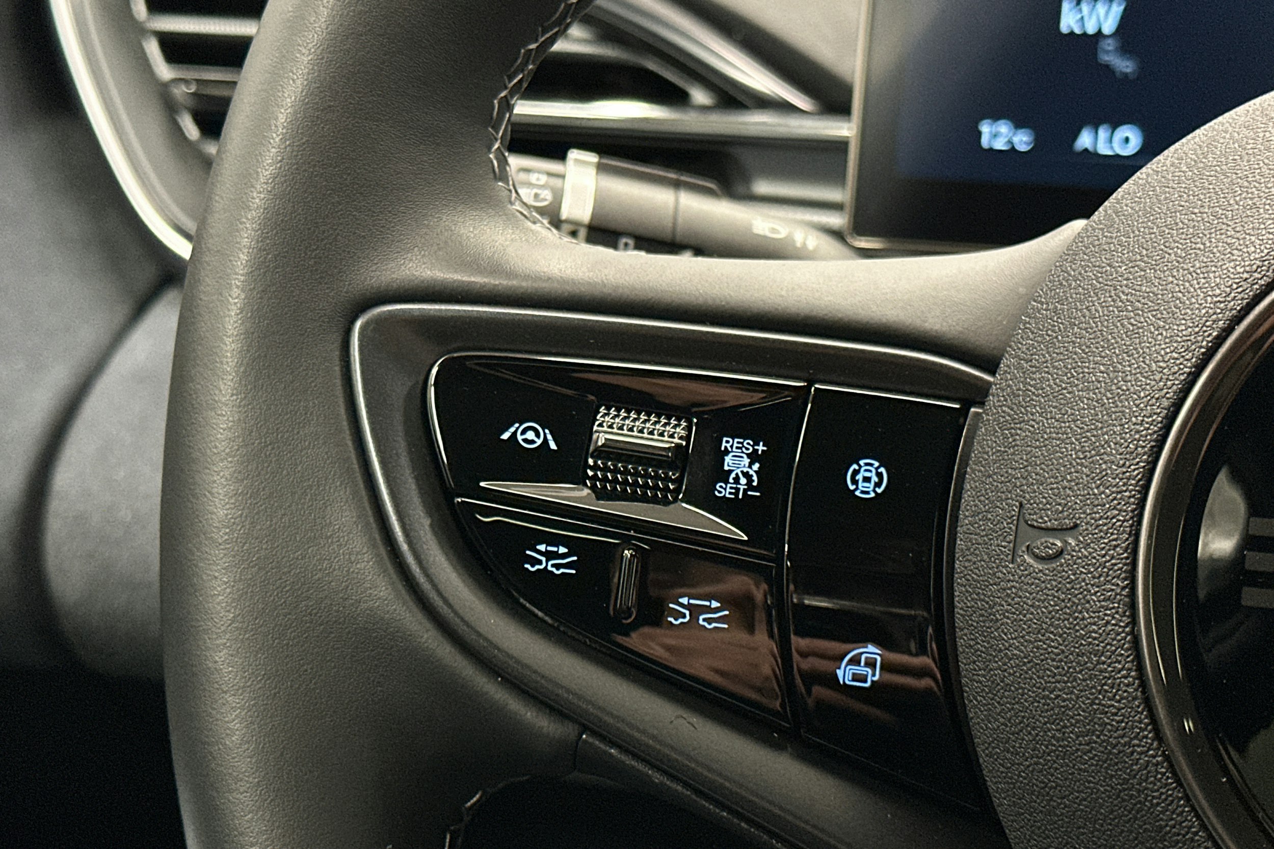 valkoinen BYD Seal 2024 kuva 19.