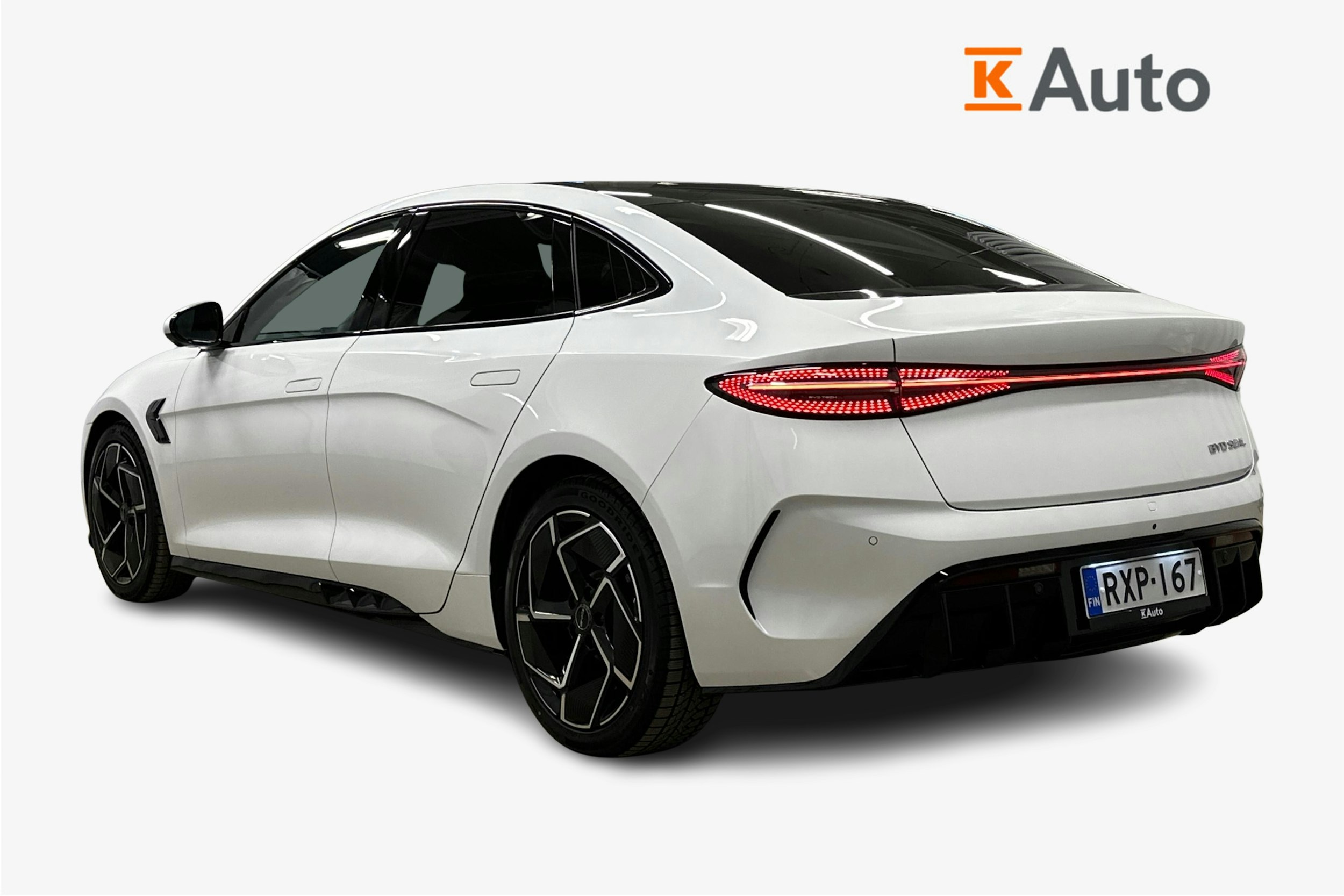 valkoinen BYD Seal 2023 kuva 2.