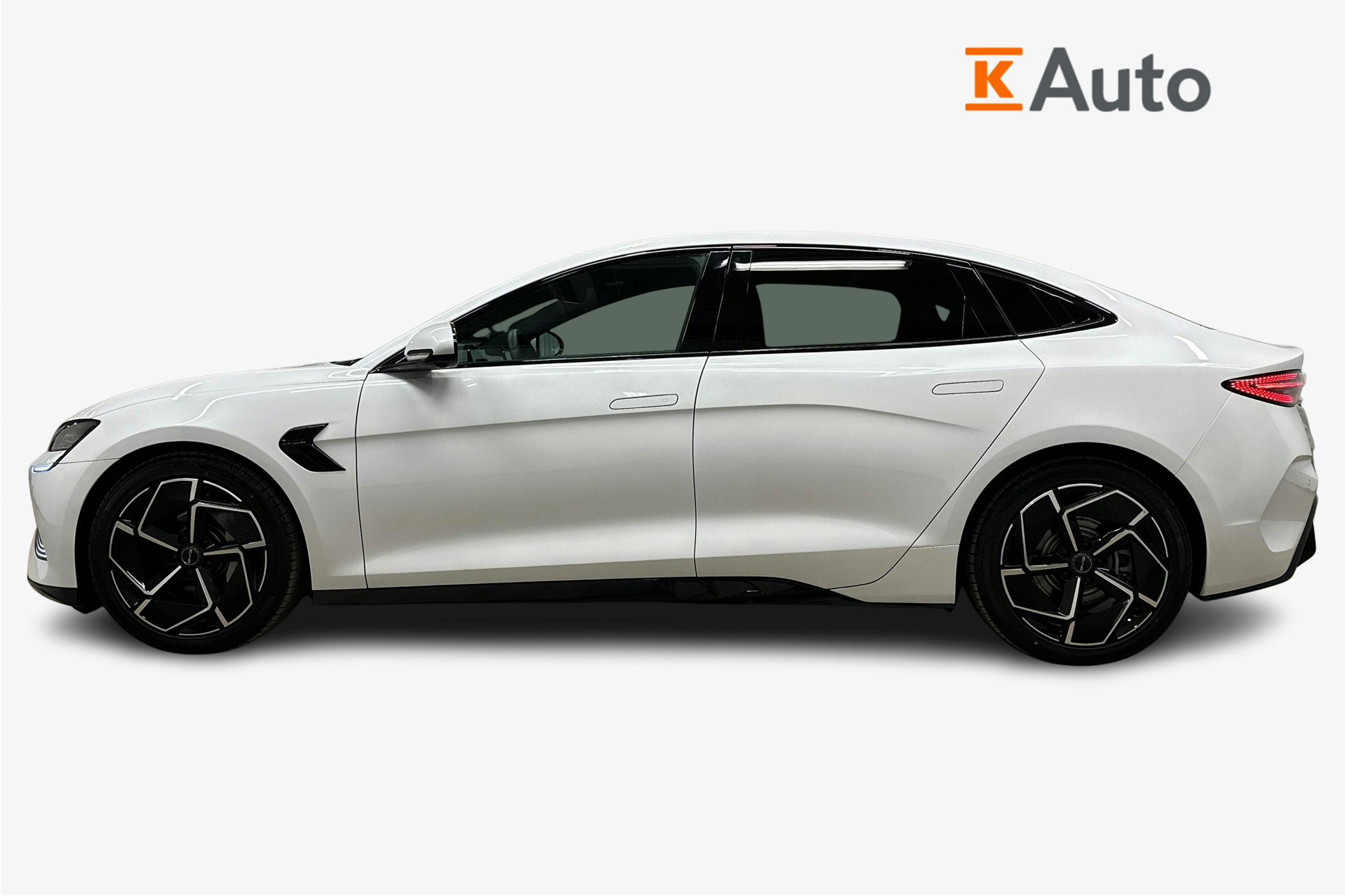 valkoinen BYD Seal 2023 kuva 6.