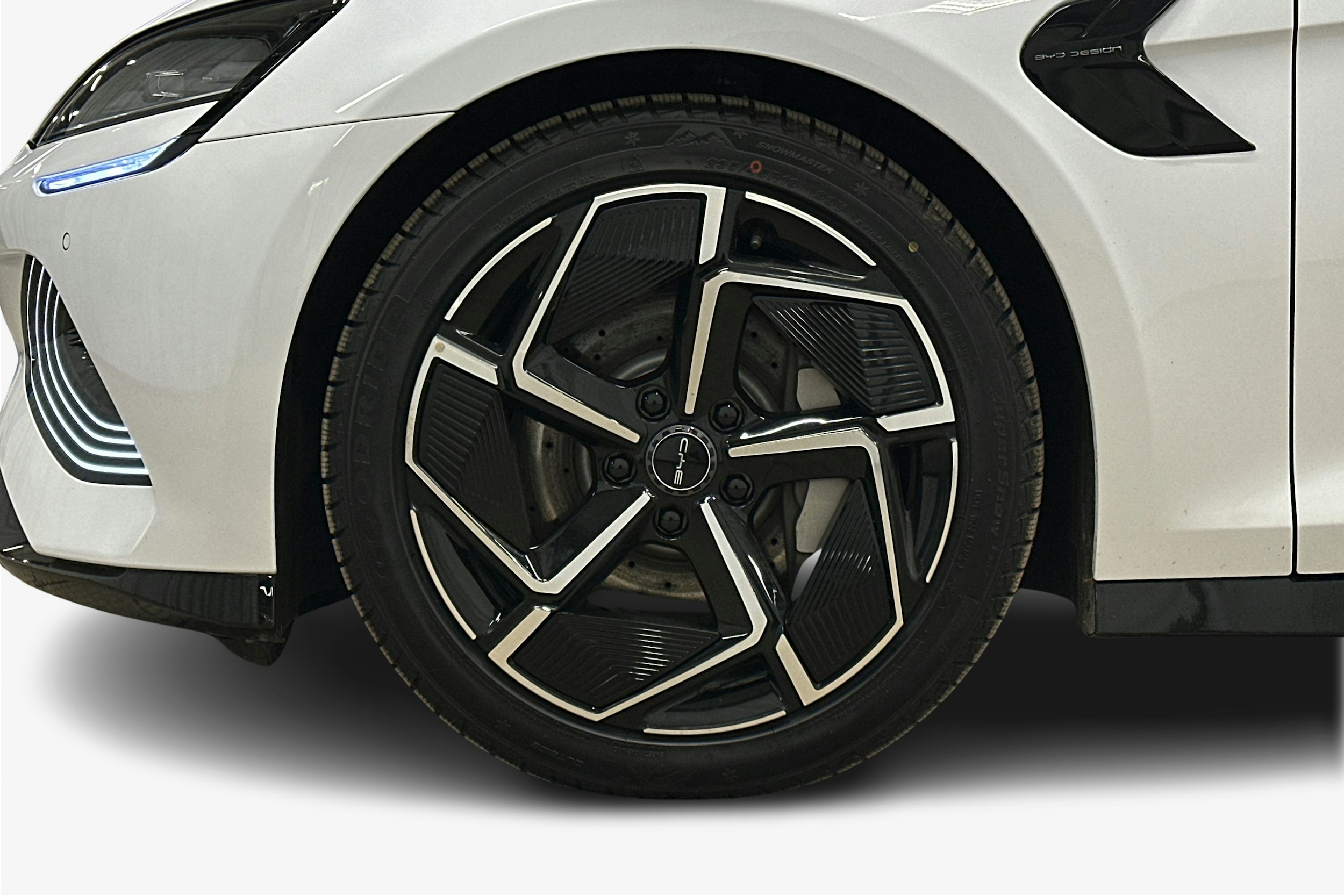 valkoinen BYD Seal 2023 kuva 11.