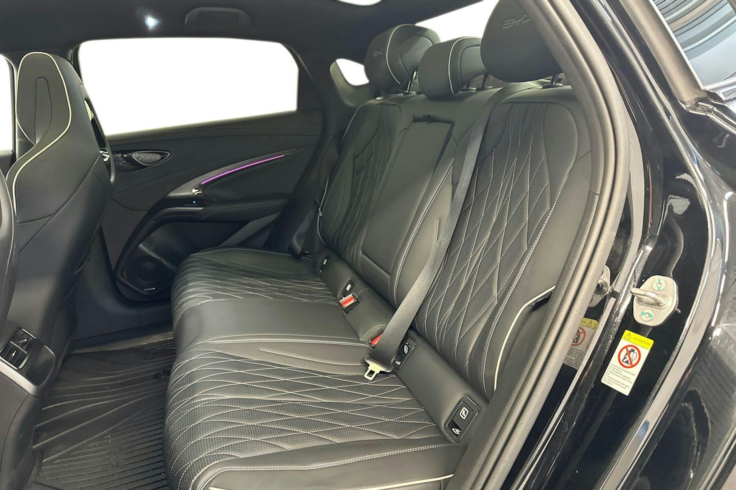 musta BYD Seal 2024 kuva 8.