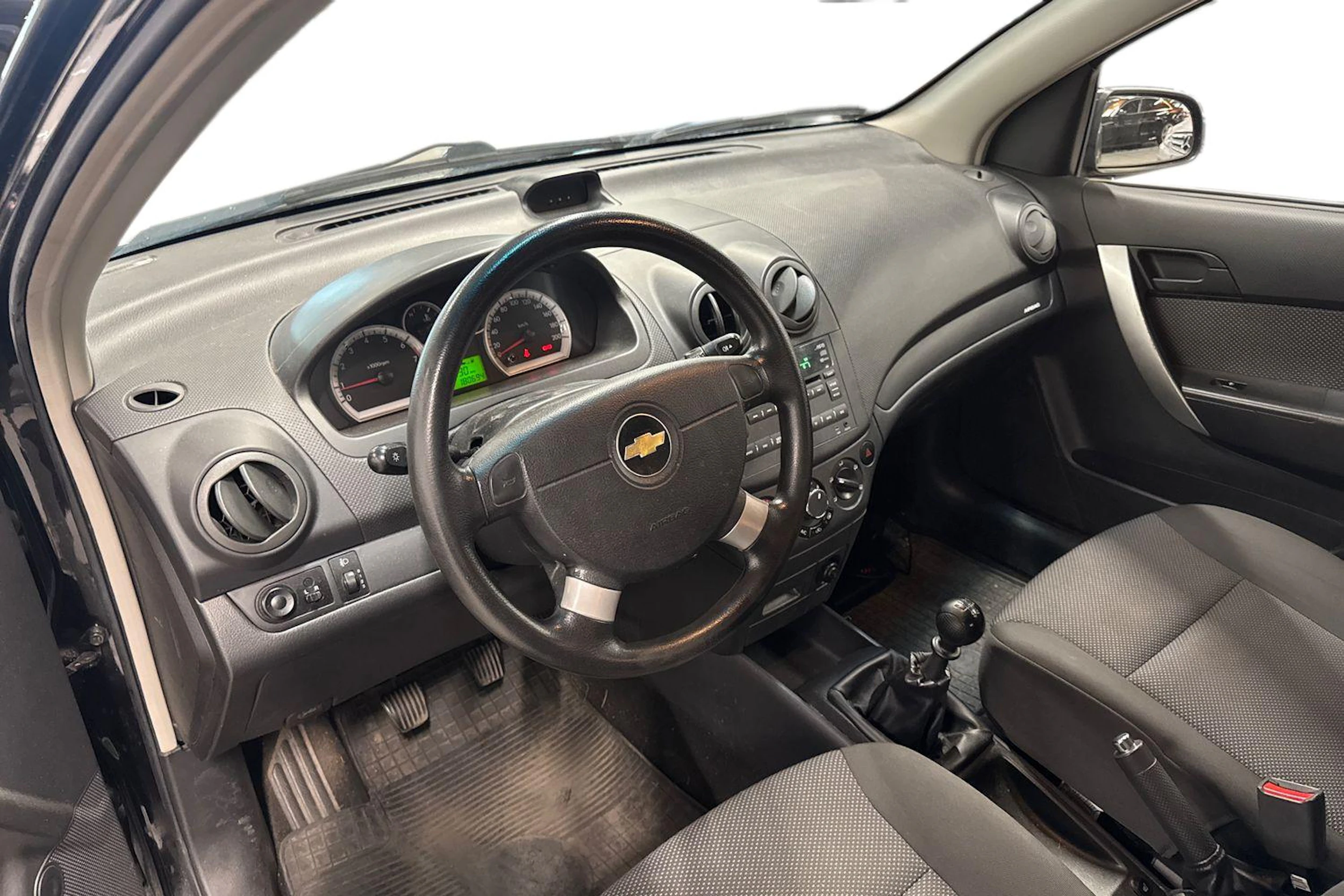 musta Chevrolet Aveo 2011 kuva 3.