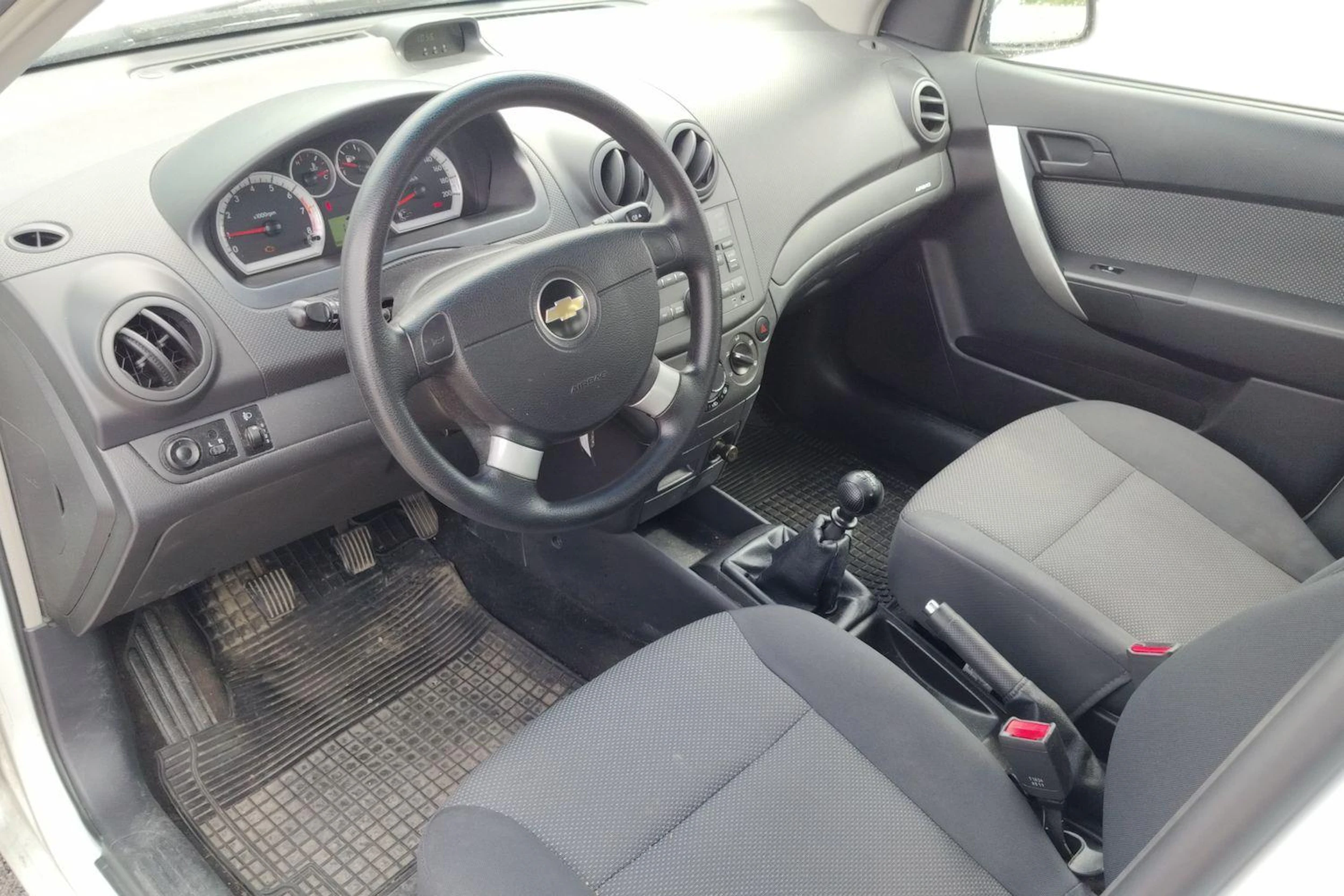 valkoinen Chevrolet Aveo 2011 kuva 3.