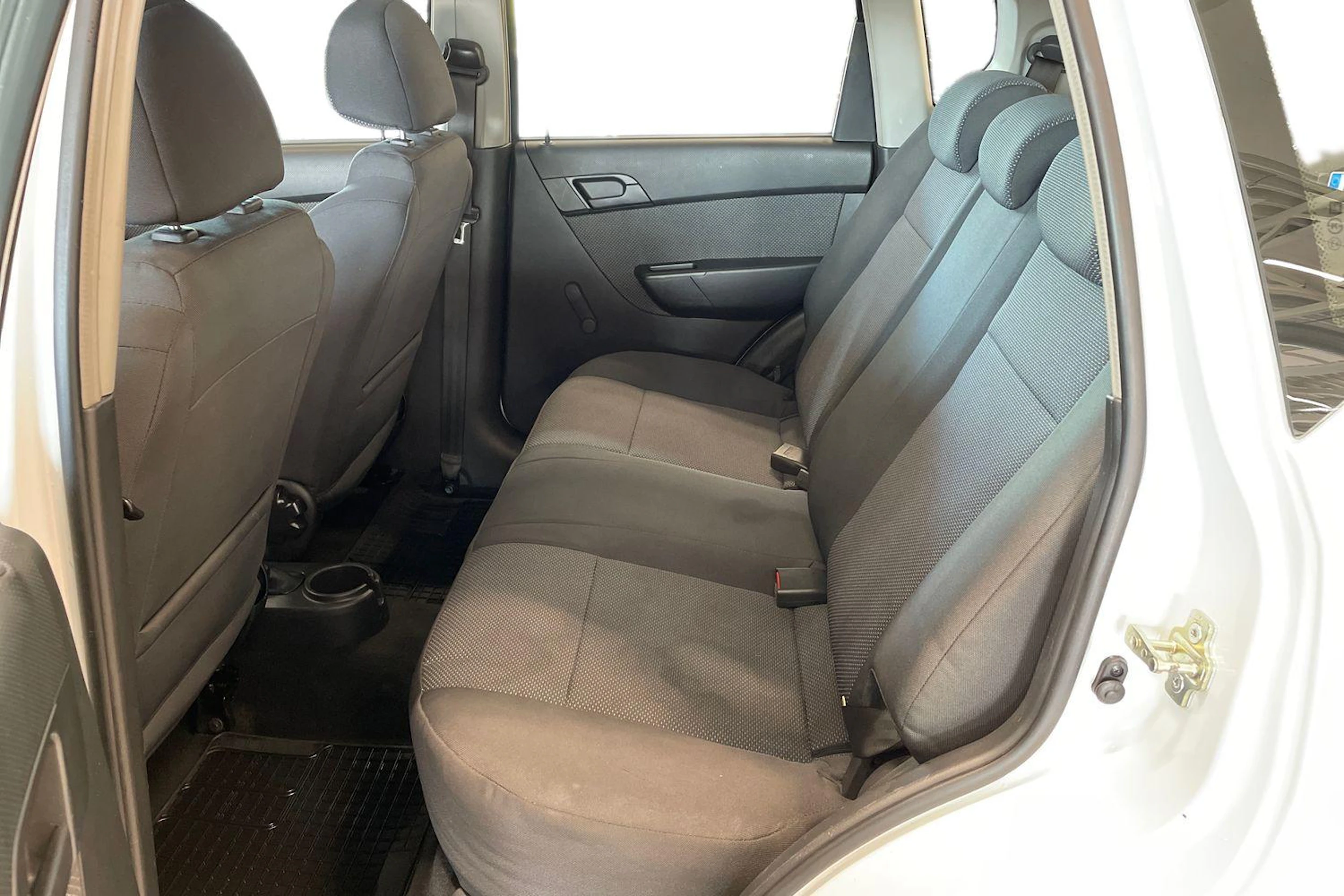 valkoinen Chevrolet Aveo 2011 kuva 8.