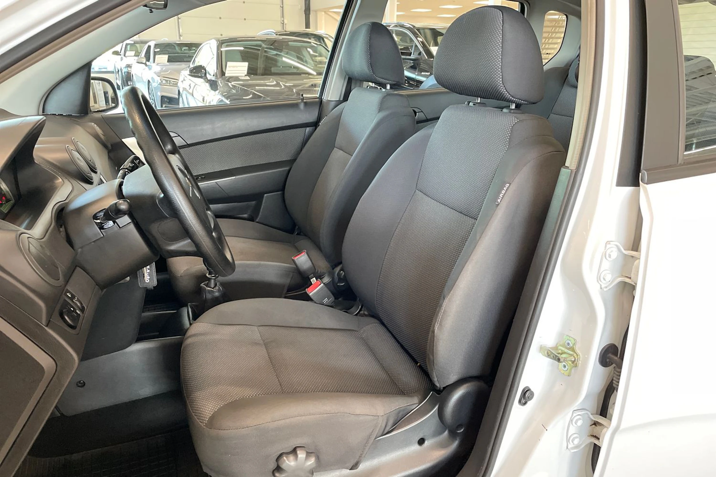 valkoinen Chevrolet Aveo 2011 kuva 11.