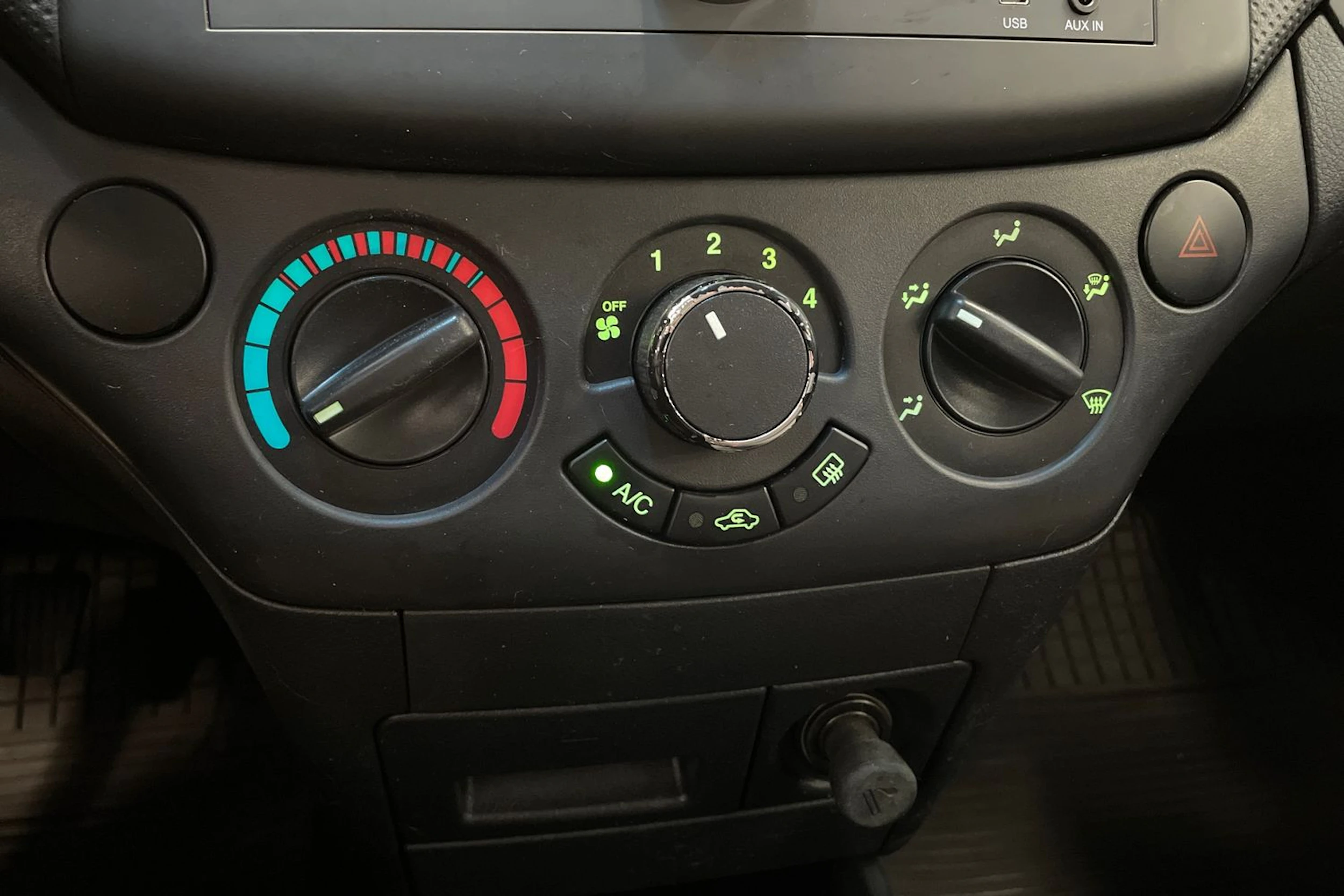valkoinen Chevrolet Aveo 2011 kuva 16.