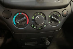 valkoinen Chevrolet Aveo 2011 kuva 16.