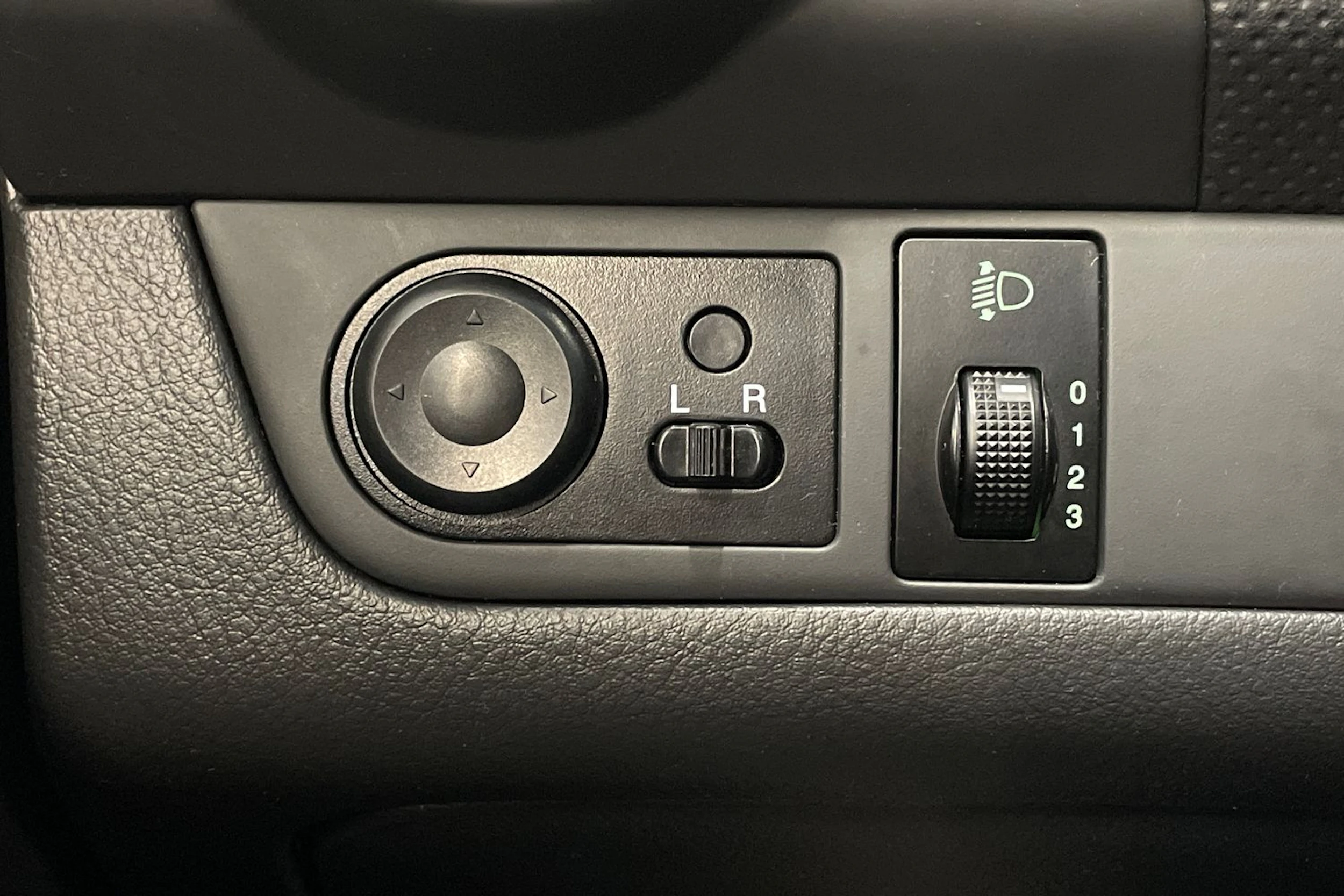 valkoinen Chevrolet Aveo 2011 kuva 18.
