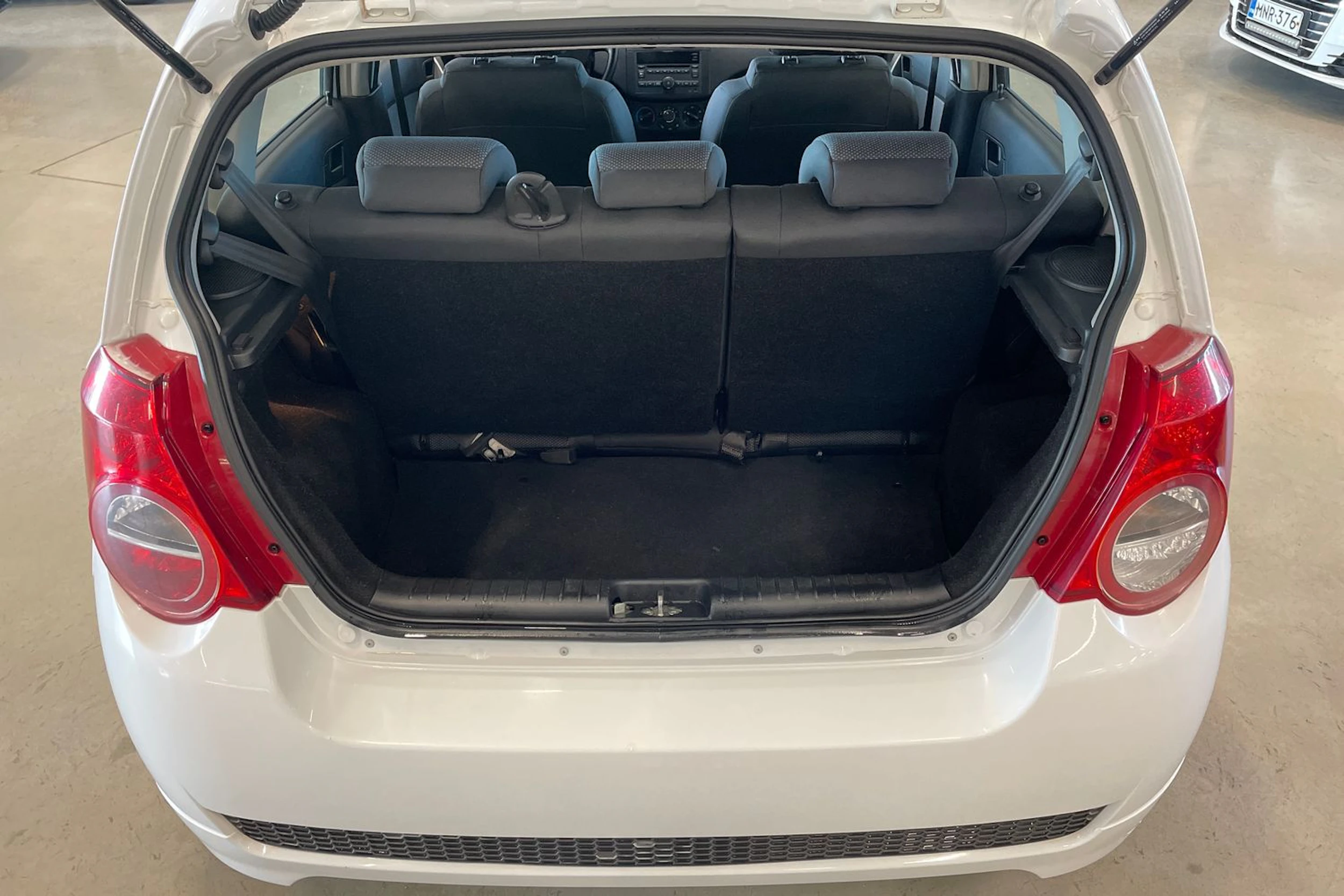 valkoinen Chevrolet Aveo 2011 kuva 20.