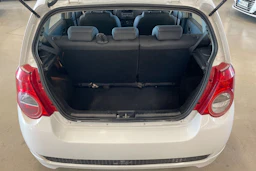 valkoinen Chevrolet Aveo 2011 kuva 20.