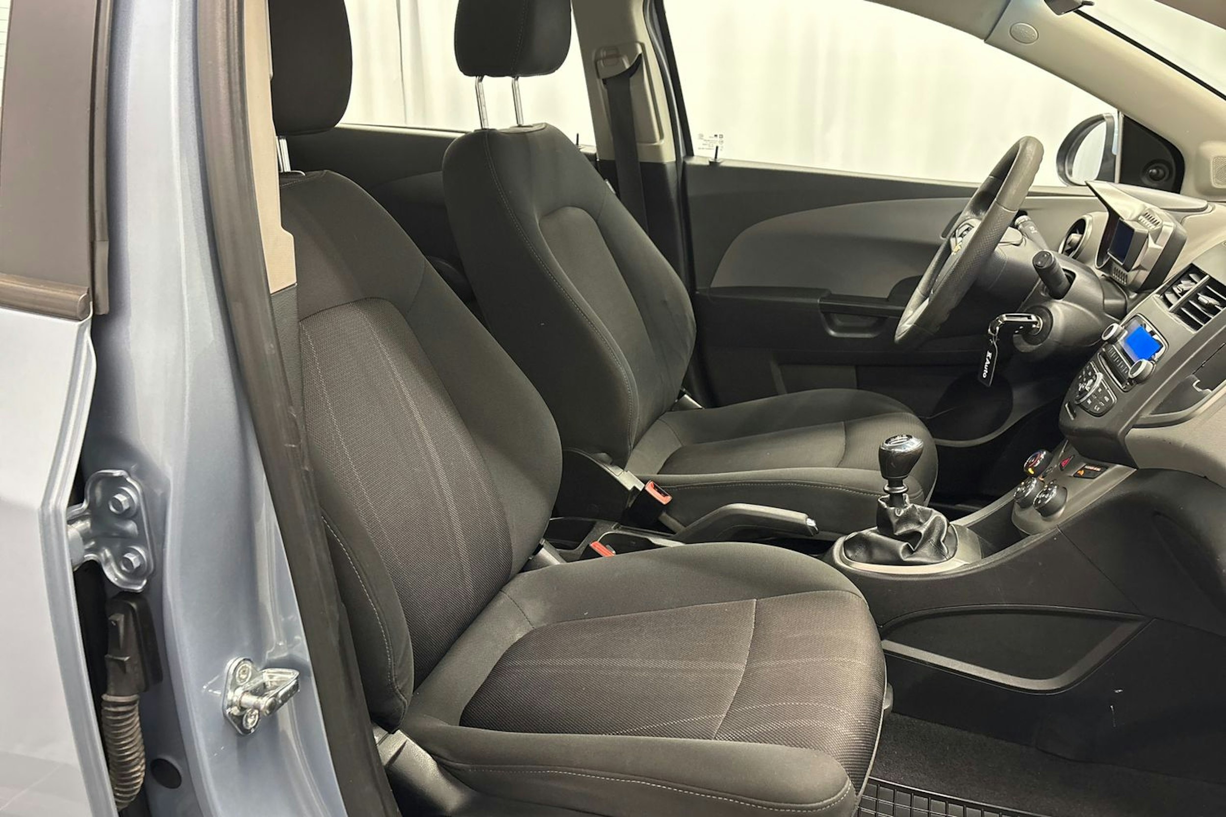 harmaa Chevrolet Aveo 2013 kuva 14.