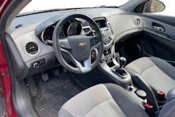 Punainen Chevrolet Cruze 2010 kuva 3.