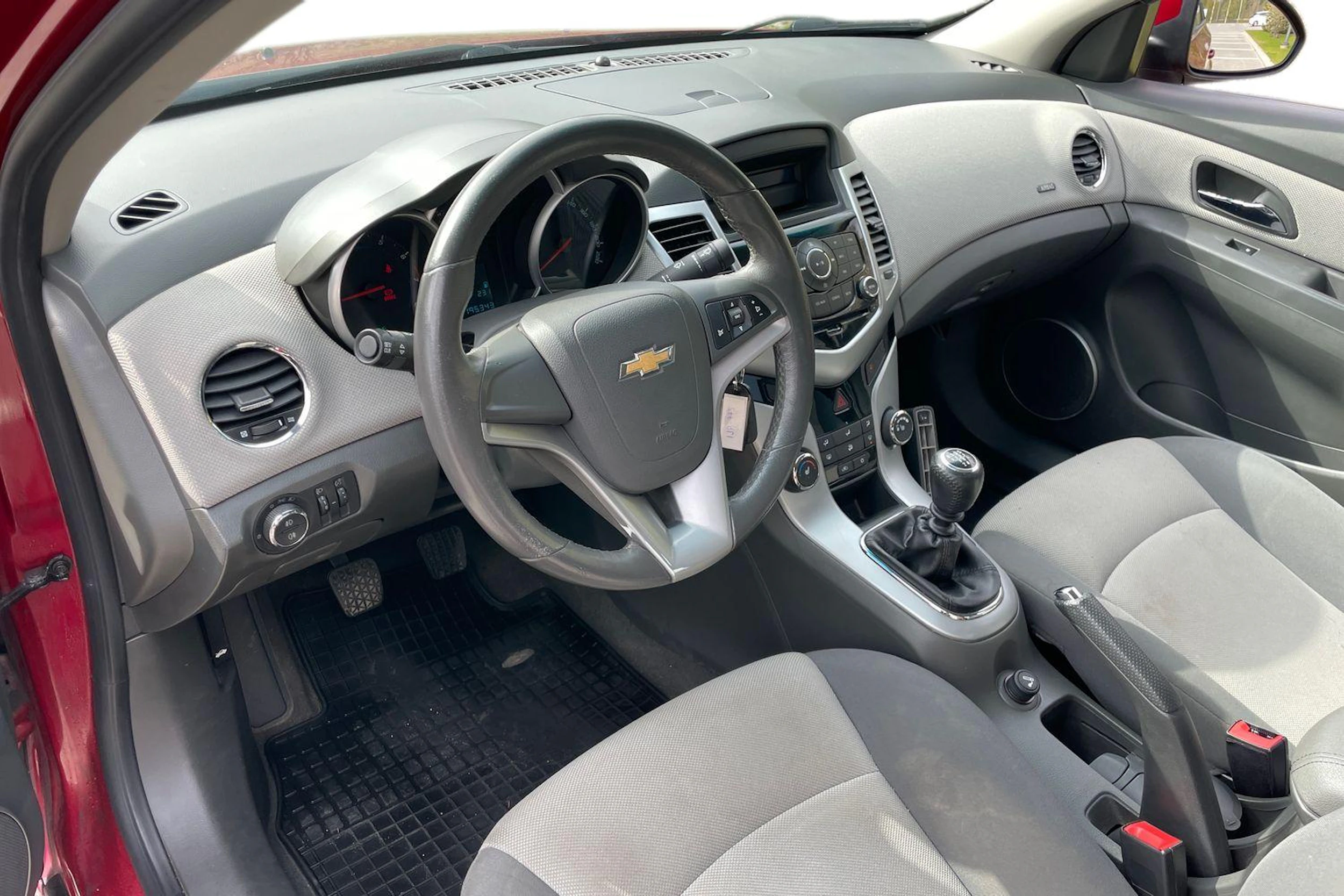 Punainen Chevrolet Cruze 2010 kuva 8.