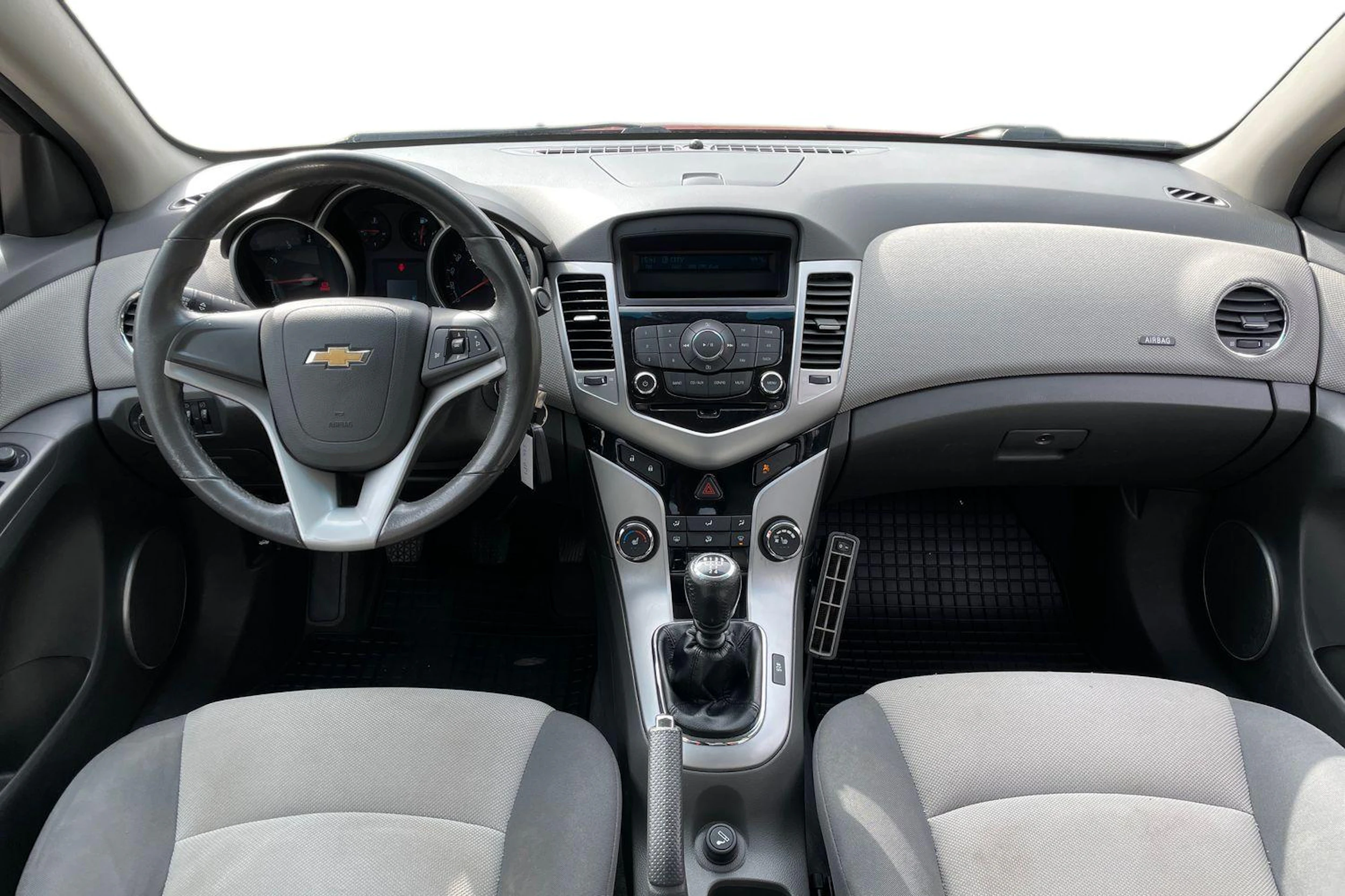 Punainen Chevrolet Cruze 2010 kuva 9.