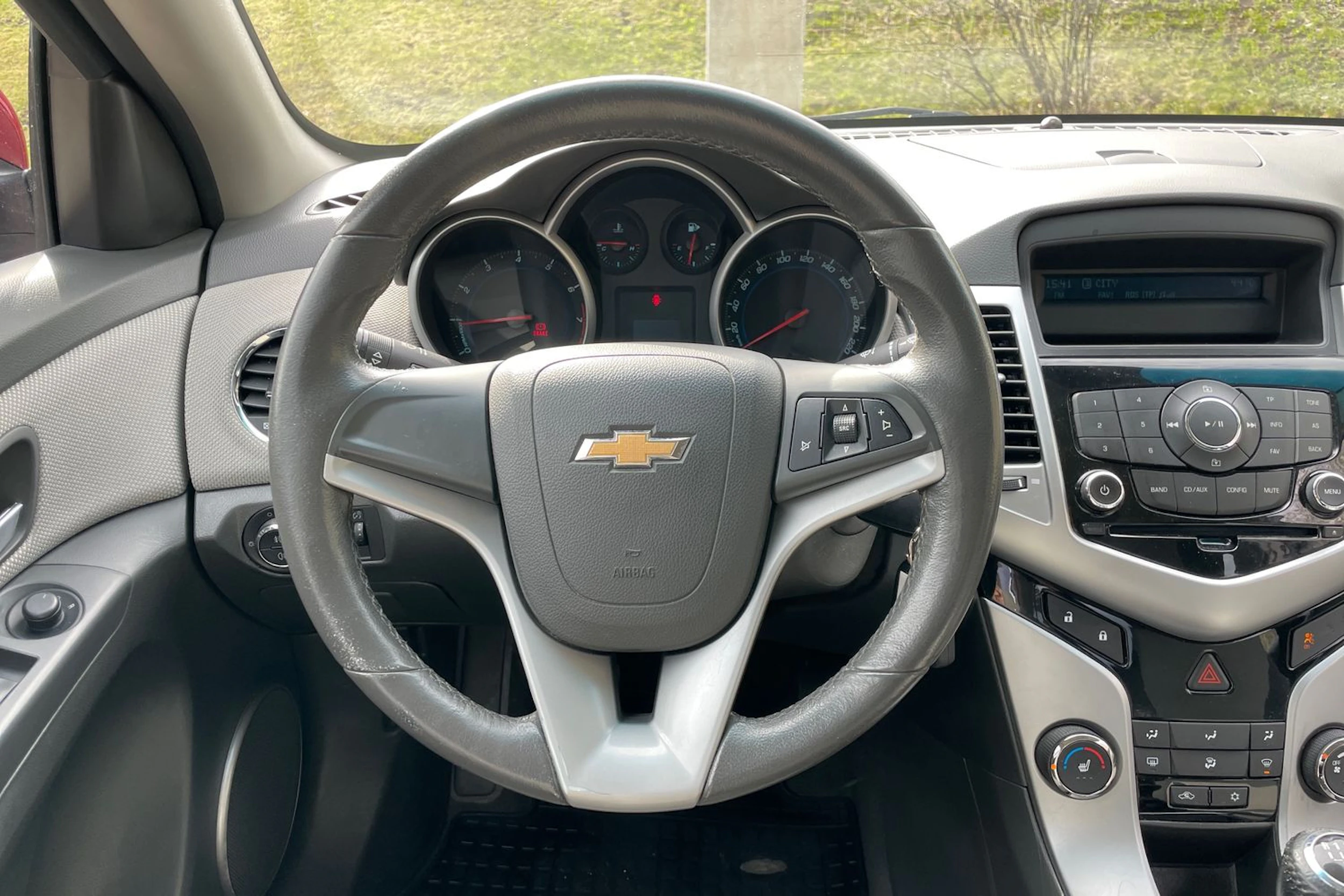 Punainen Chevrolet Cruze 2010 kuva 15.