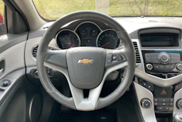Punainen Chevrolet Cruze 2010 kuva 15.