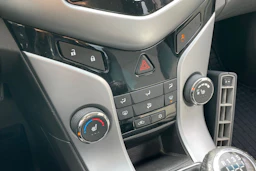 Punainen Chevrolet Cruze 2010 kuva 16.