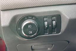 Punainen Chevrolet Cruze 2010 kuva 19.