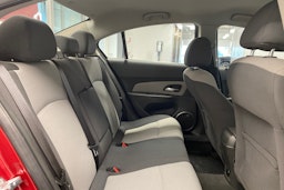 punainen Chevrolet Cruze 2010 kuva 18.