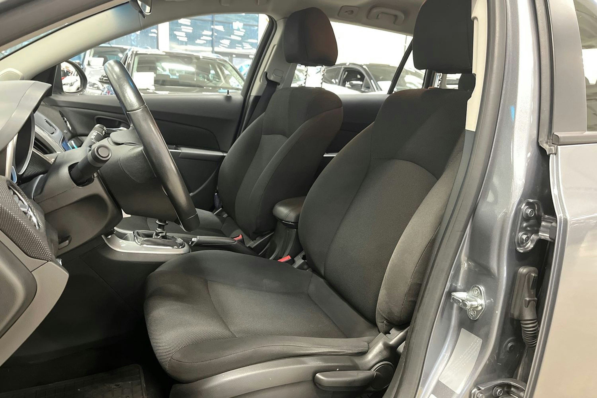 harmaa Chevrolet Cruze 2013 kuva 14.