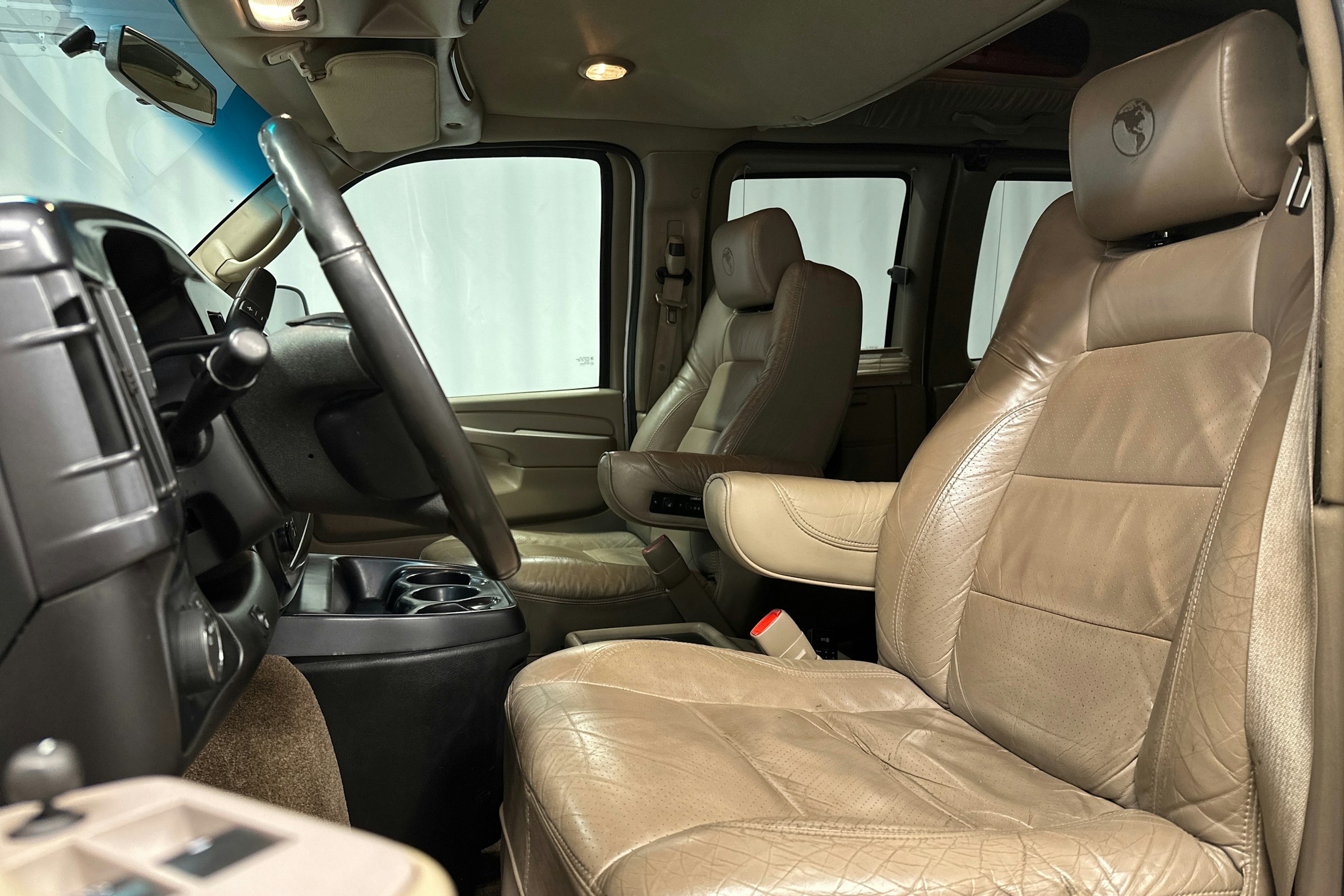 harmaa Chevrolet Express 2500 2012 kuva 49.