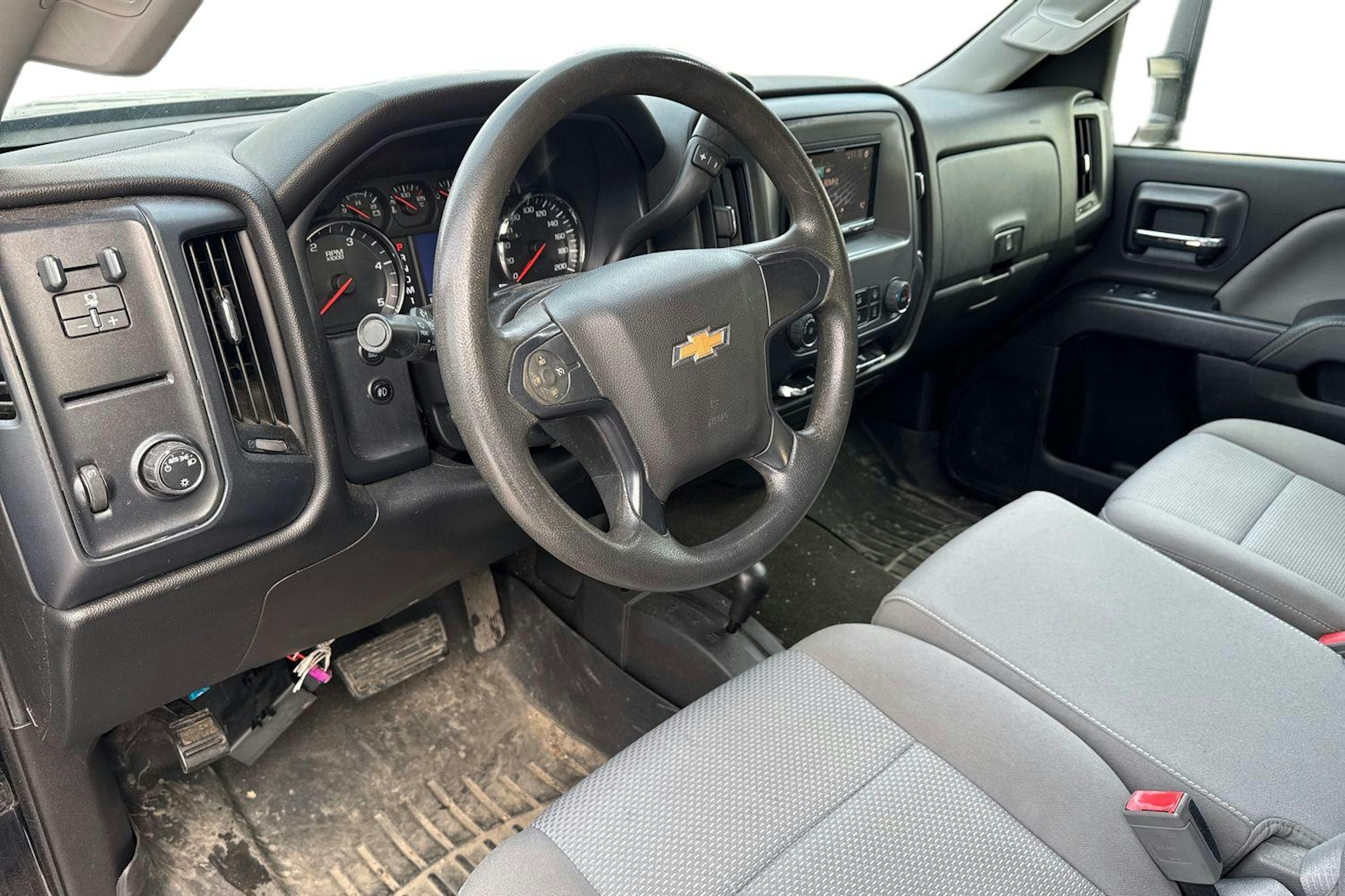 musta Chevrolet Silverado 2015 kuva 3.