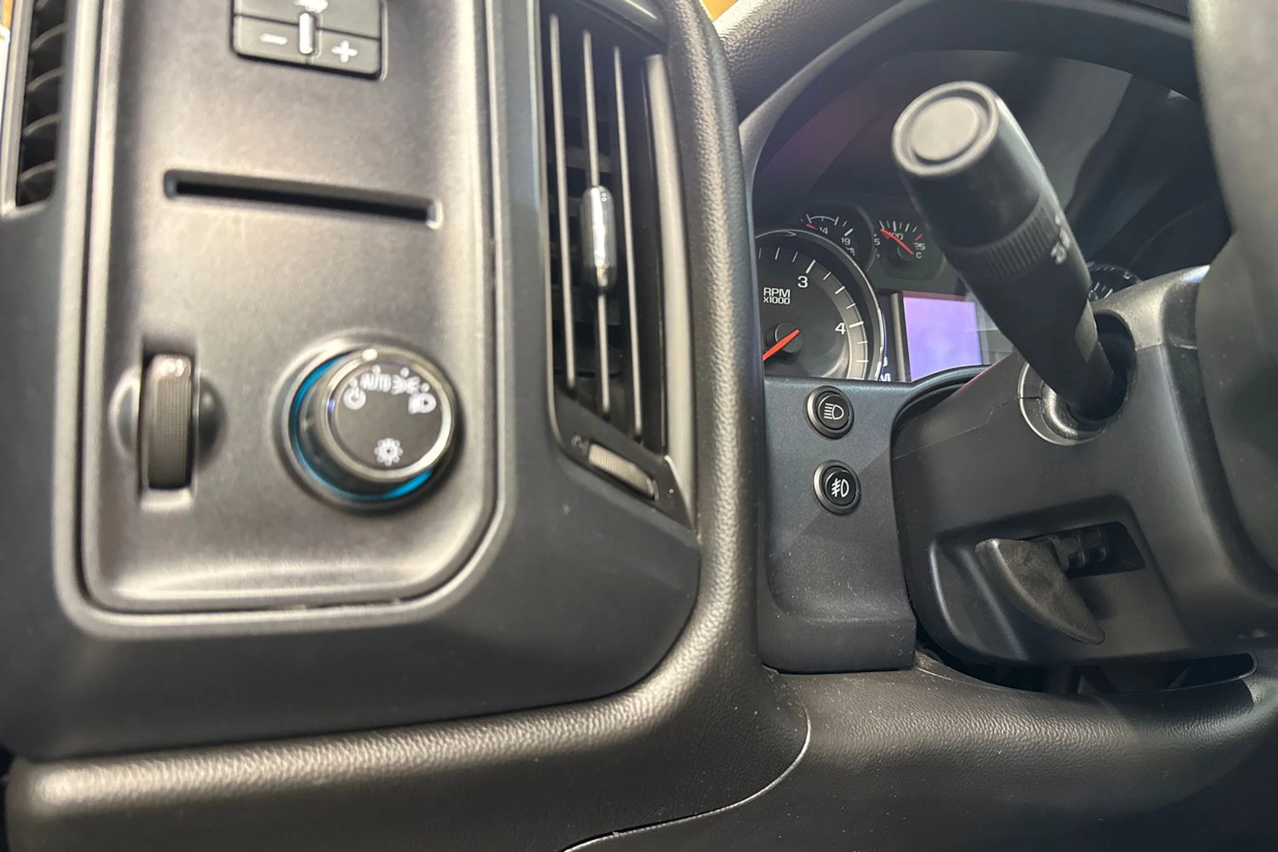 musta Chevrolet Silverado 2016 kuva 25.