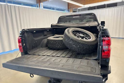 musta Chevrolet Silverado 2016 kuva 28.