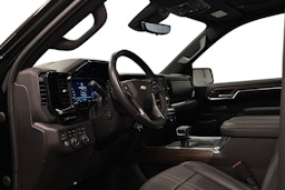 musta Chevrolet Silverado 2024 kuva 7.