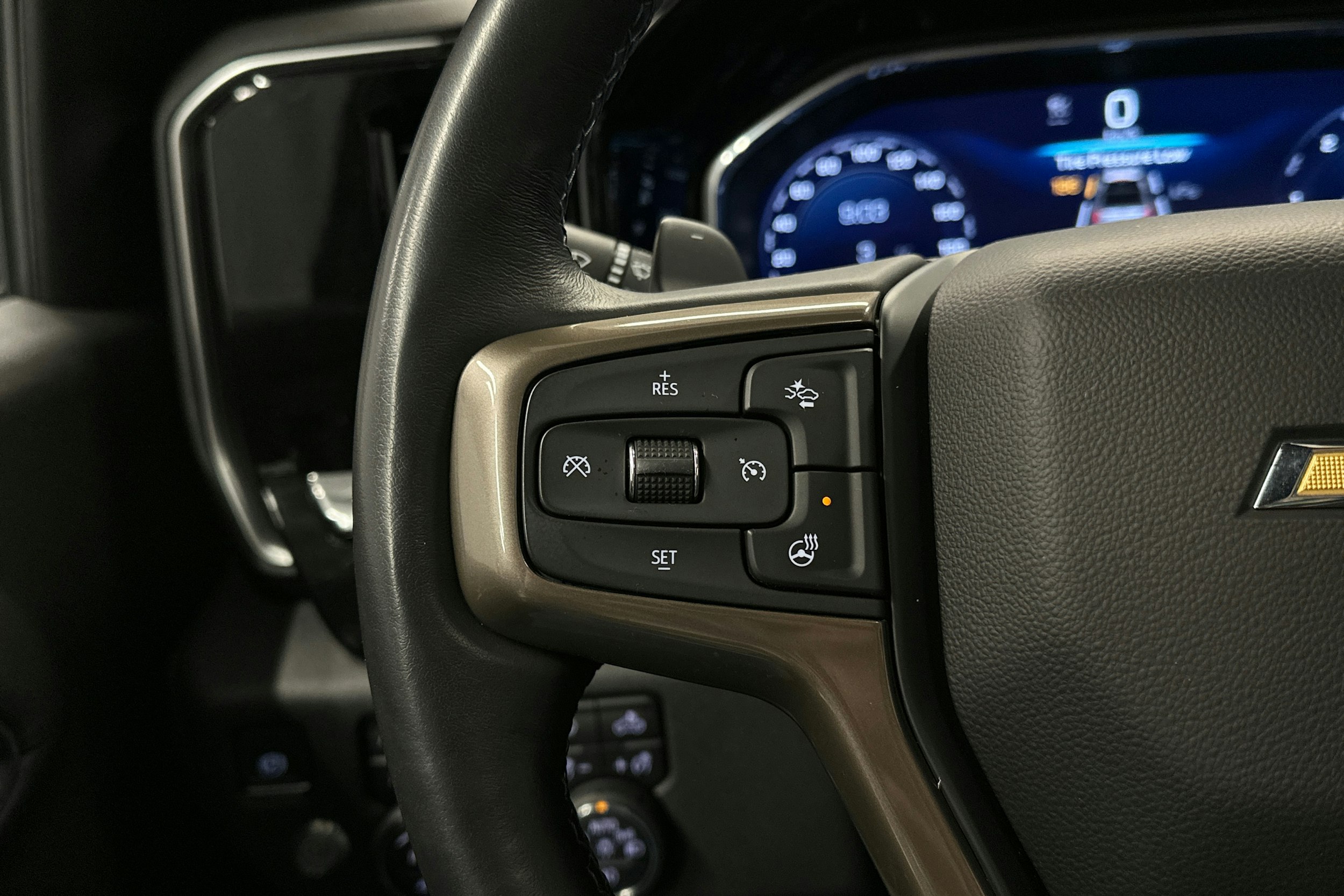 musta Chevrolet Silverado 2024 kuva 14.