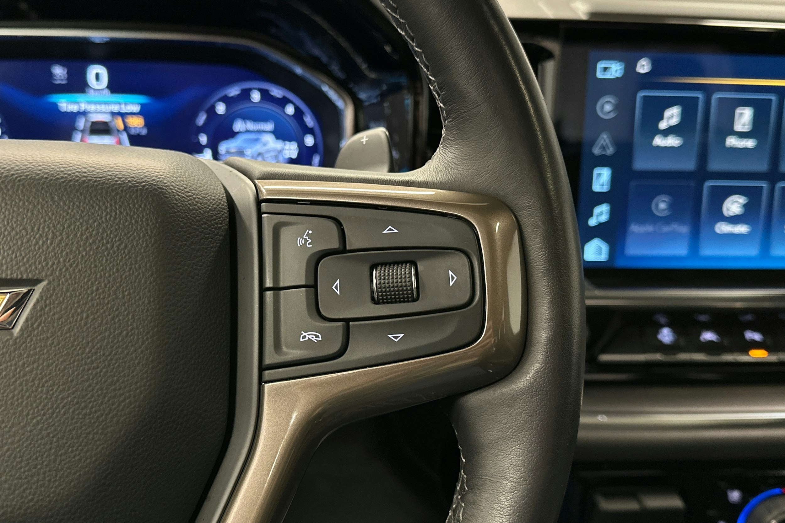 musta Chevrolet Silverado 2024 kuva 15.