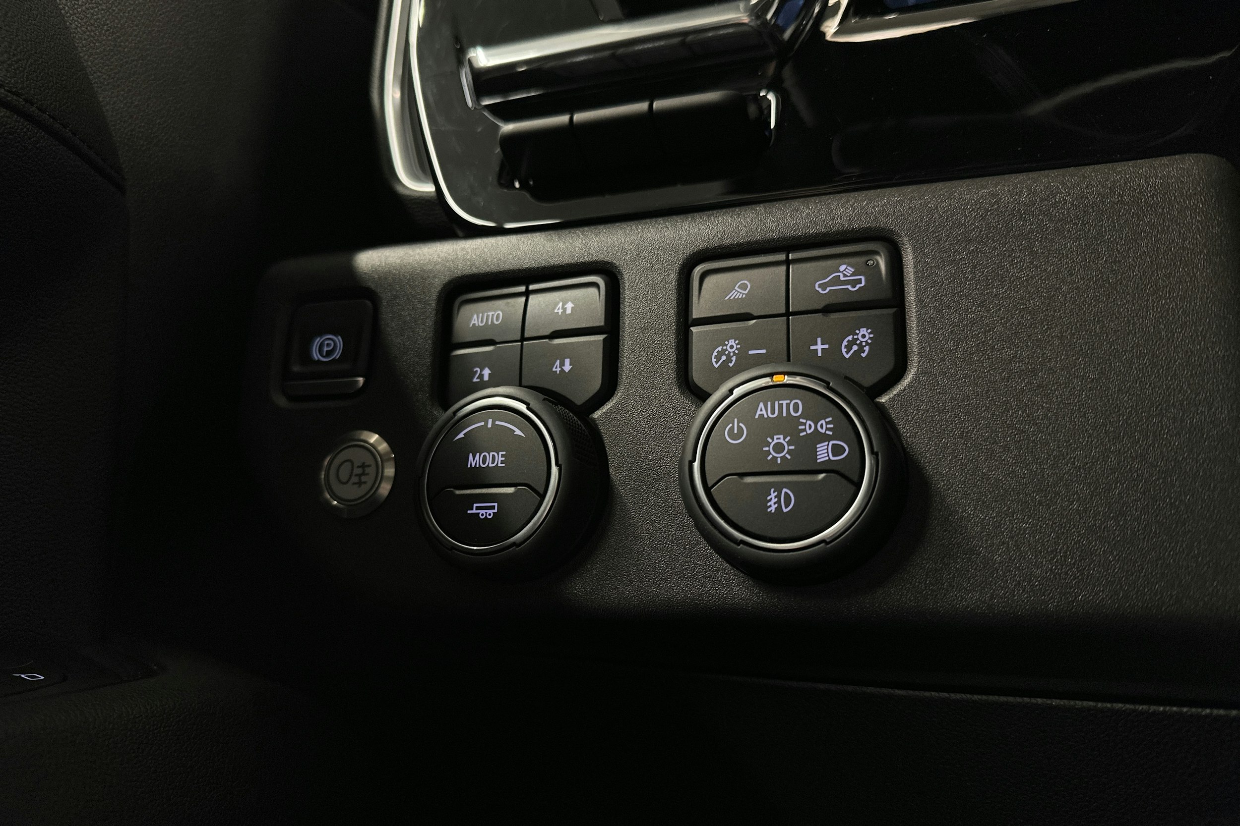 musta Chevrolet Silverado 2024 kuva 17.