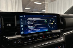 musta Chevrolet Silverado 2024 kuva 21.