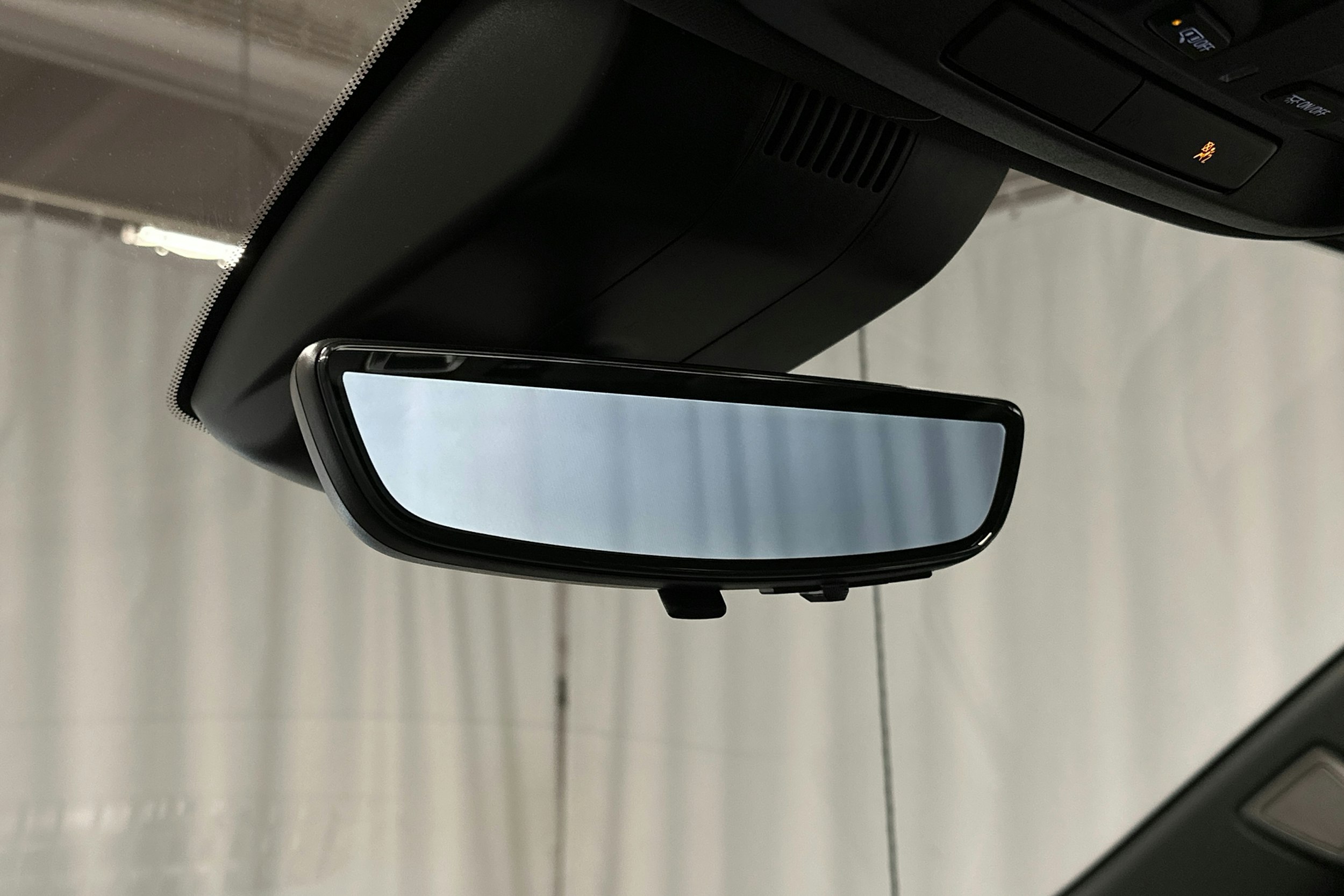 musta Chevrolet Silverado 2024 kuva 23.