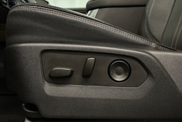 musta Chevrolet Silverado 2024 kuva 24.